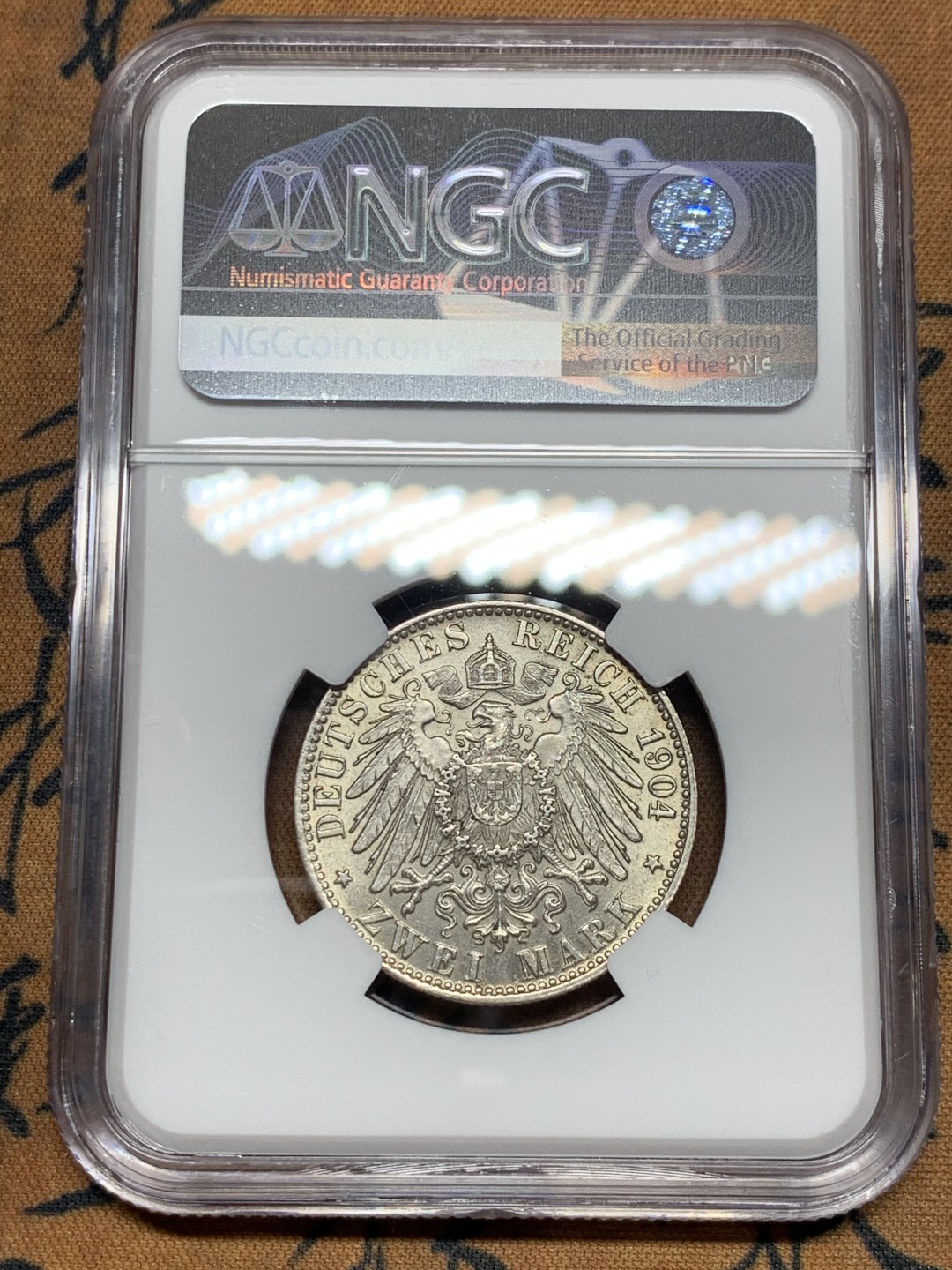 《竞宝斋》第34，35场-本周日，周一2场连拍（全场顺丰包邮） NGC-MS64 德国不莱梅 1904年盾牌狮子 2马克 银币 粉光 非常漂亮