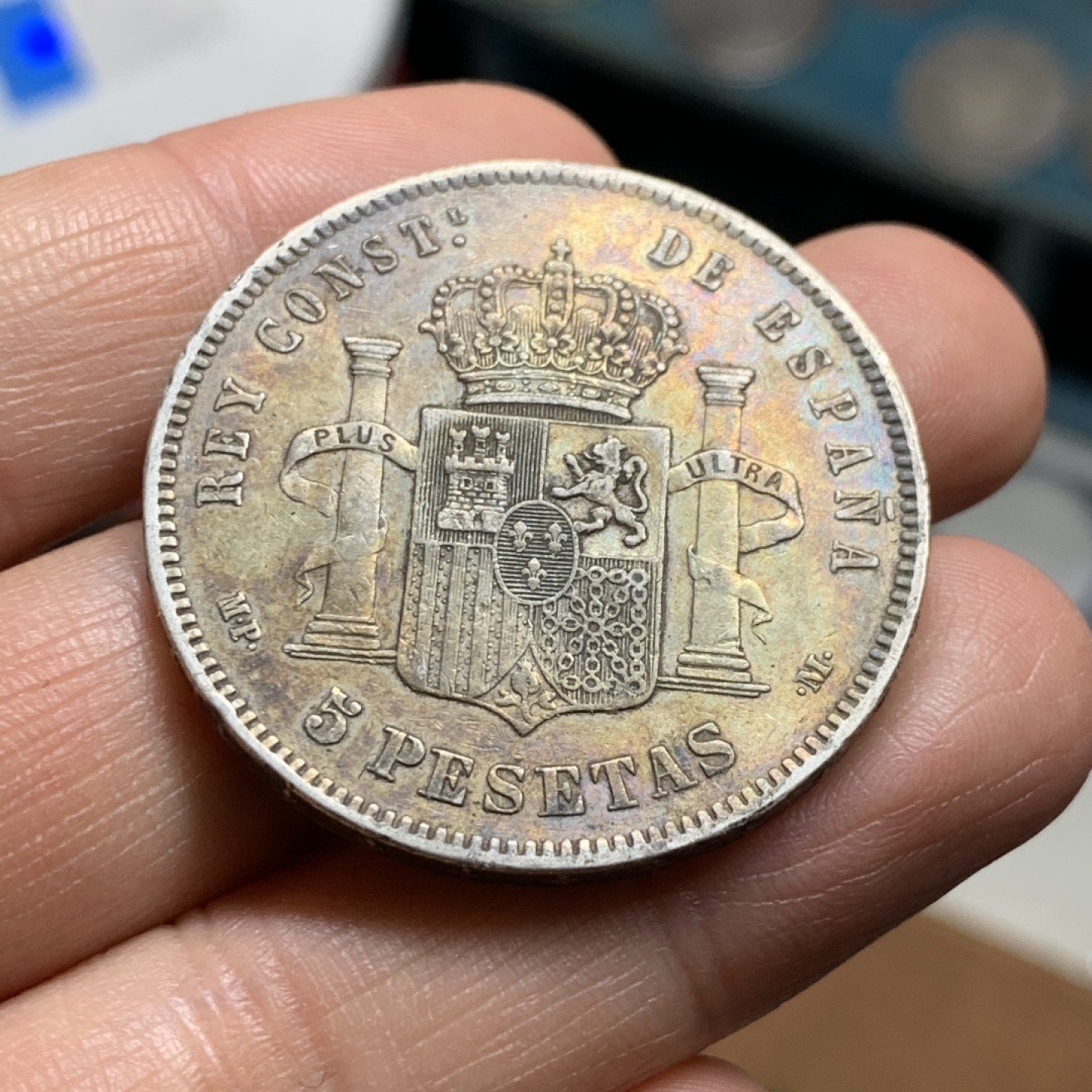 《竞宝斋》第34，35场-本周日，周一2场连拍（全场顺丰包邮） 西班牙1888年阿方索十三世5比塞塔双柱银币 五彩包浆 发财年份