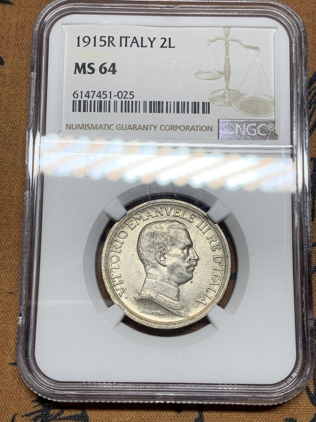 《竞宝斋》第34，35场-本周日，周一2场连拍（全场顺丰包邮） NGC-MS64 意大利 1915年 胜利马车 2里拉 银币 顶级品相了 可以收藏