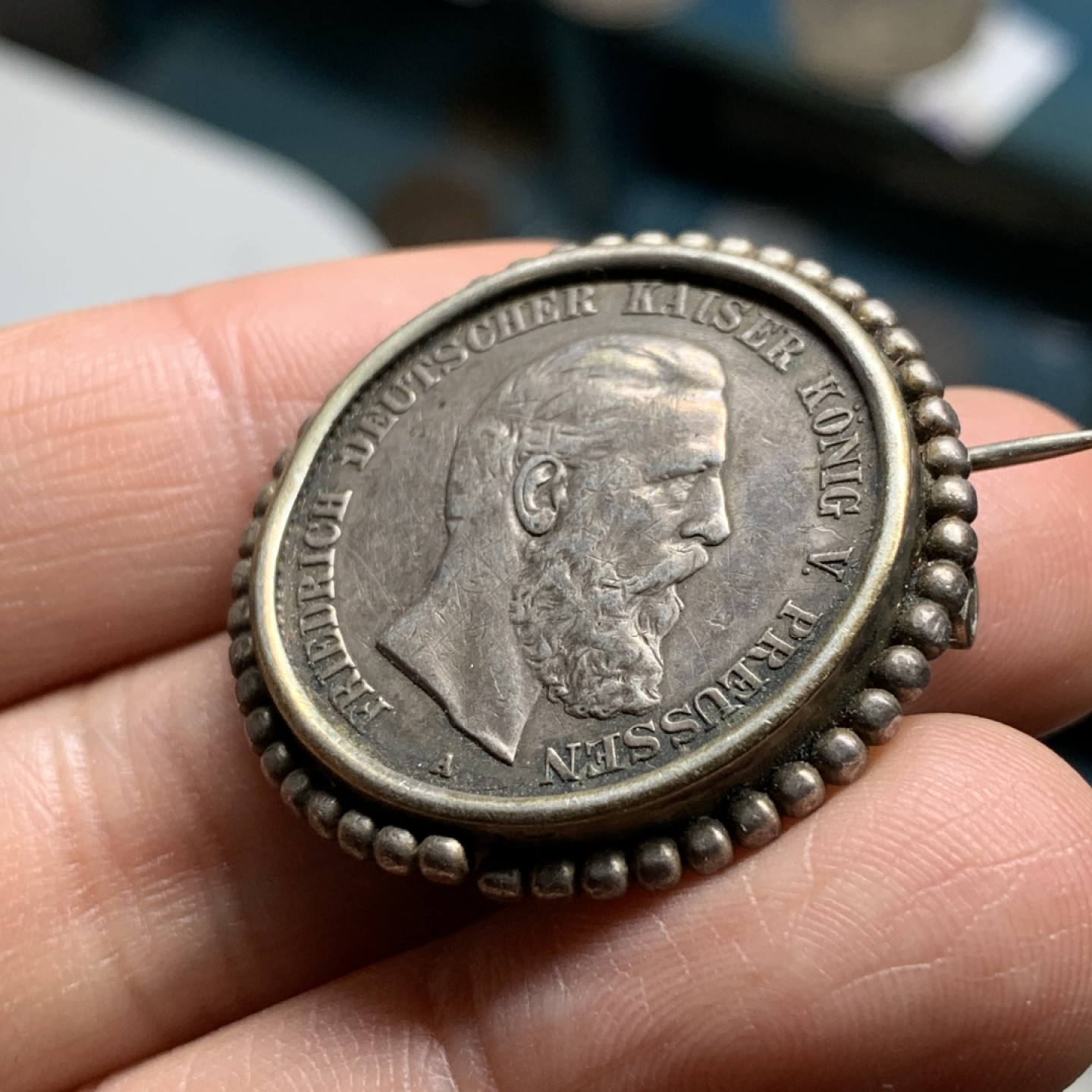 《竞宝斋》第34，35场-本周日，周一2场连拍（全场顺丰包邮） 德国普鲁士1888年三皇之年2马克 银币 做胸针