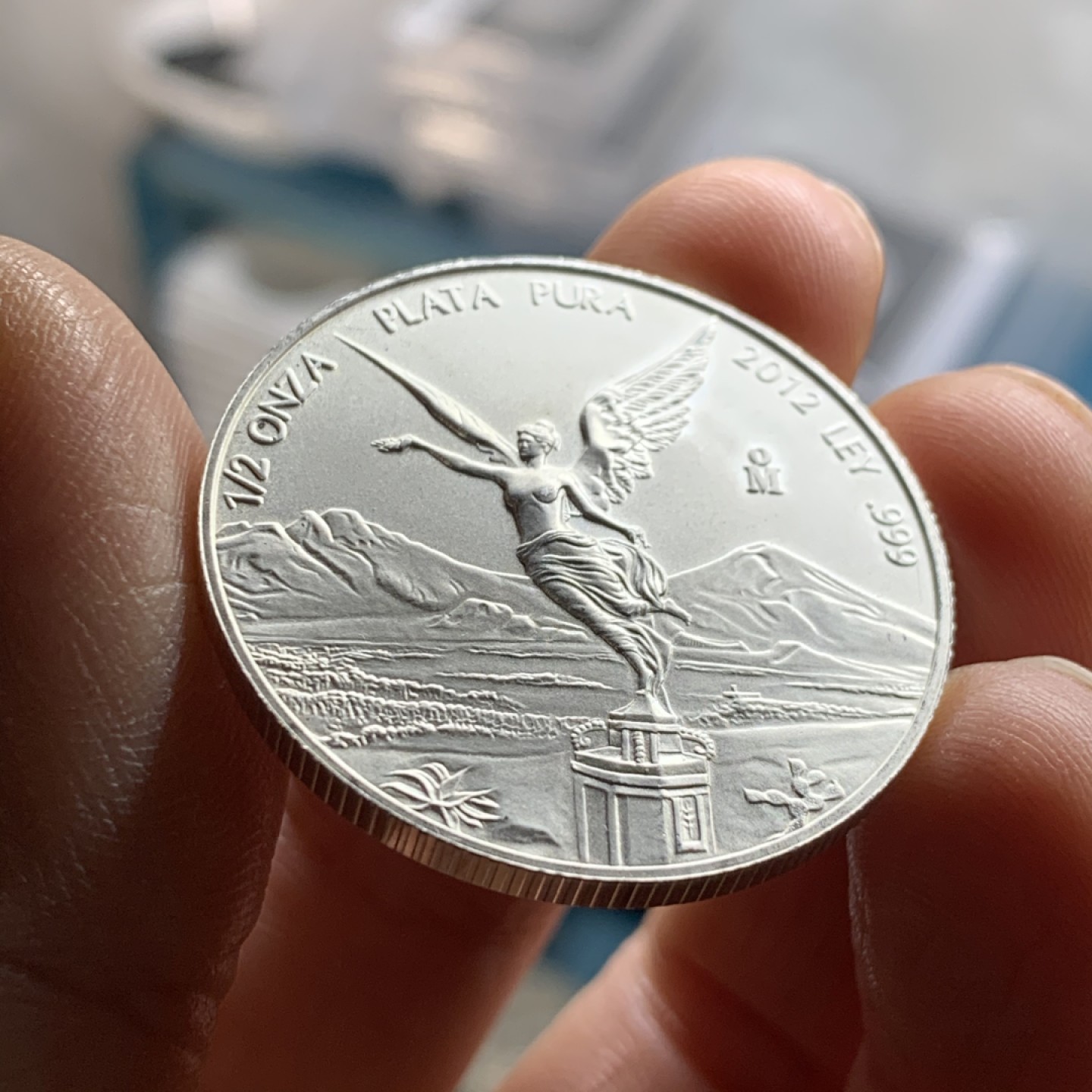 《竞宝斋》第34，35场-本周日，周一2场连拍（全场顺丰包邮） BU 墨西哥 2012年 1/2onza 1/2盎司投资银币，少见重量的投资银币，非常见的1盎司规格，卷拆高分品相，稀缺品种