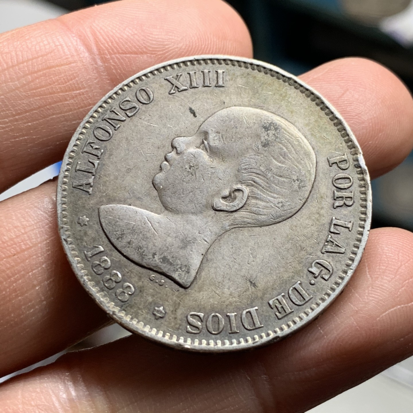 《竞宝斋》第34，35场-本周日，周一2场连拍（全场顺丰包邮） 西班牙1888年阿方索十三世5比塞塔双柱银币 五彩包浆 发财年份