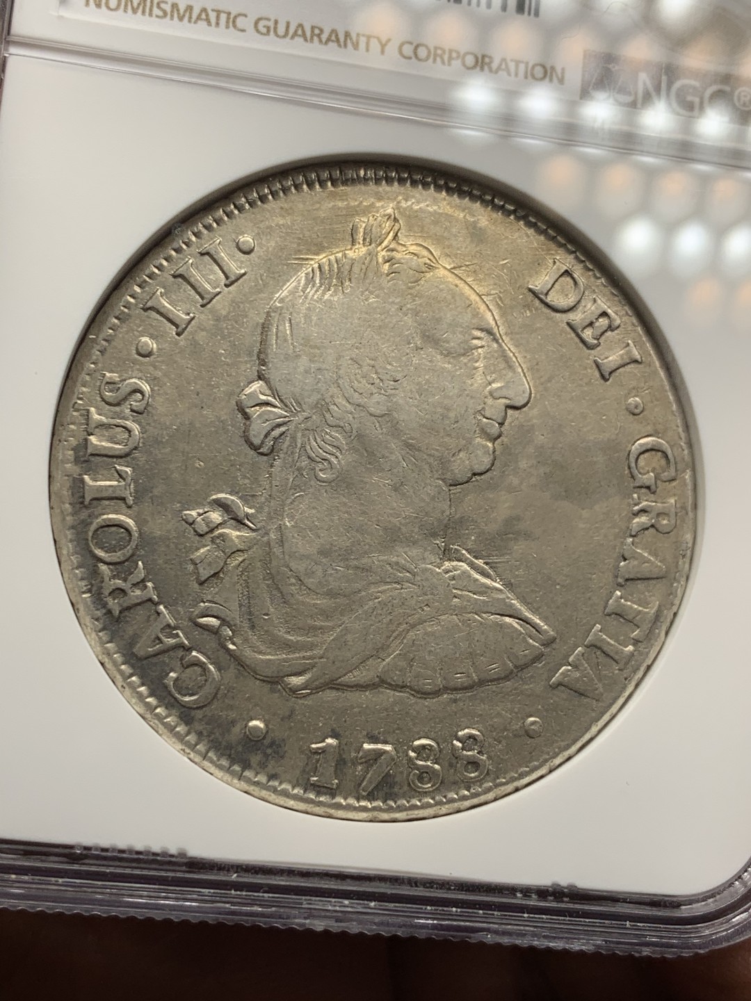 《竞宝斋》第34，35场-本周日，周一2场连拍（全场顺丰包邮） NGC 评级 玻利维亚 1788年 卡三 8里亚尔 双柱银币 超大直径