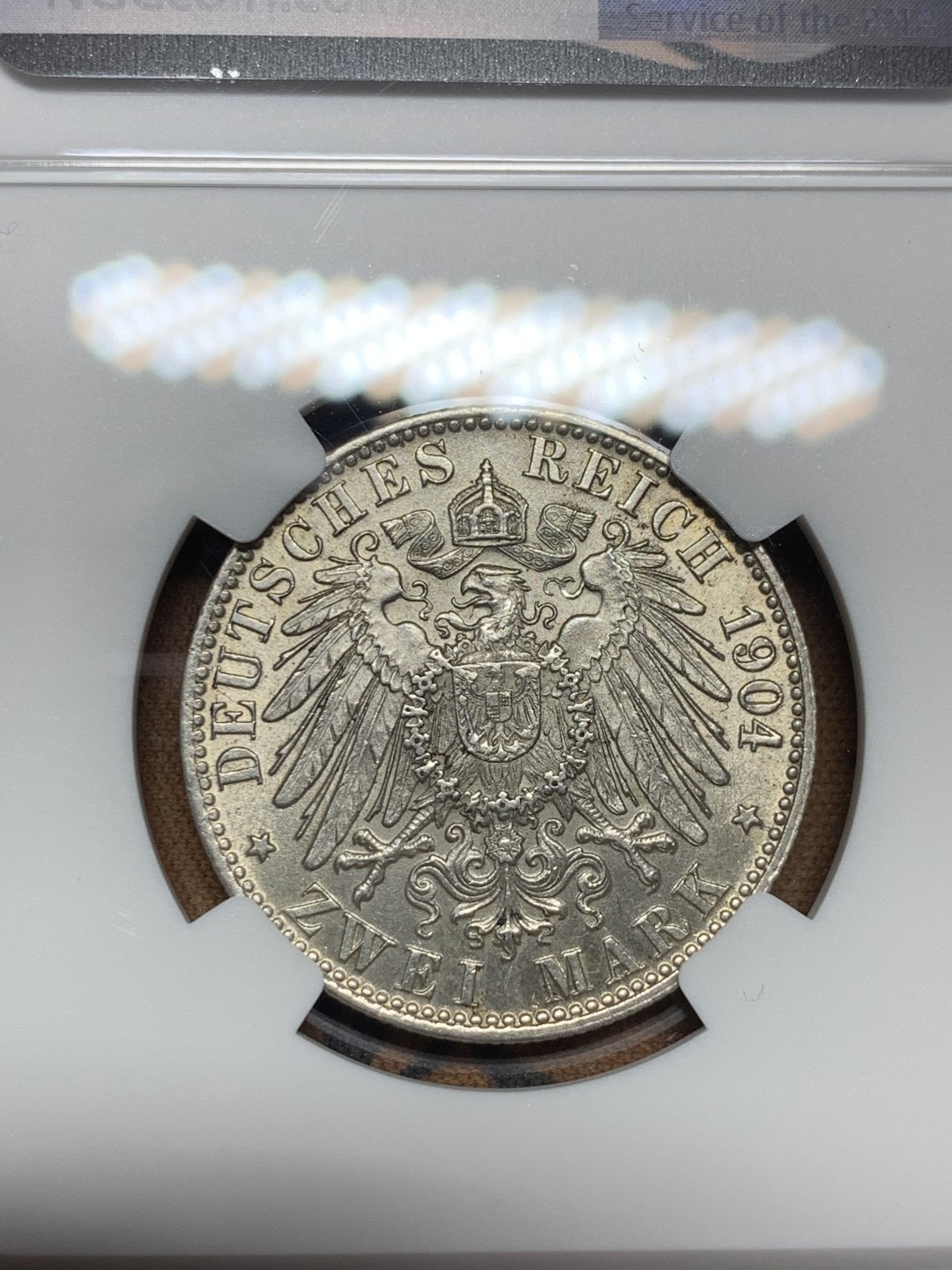 《竞宝斋》第34，35场-本周日，周一2场连拍（全场顺丰包邮） NGC-MS64 德国不莱梅 1904年盾牌狮子 2马克 银币 粉光 非常漂亮