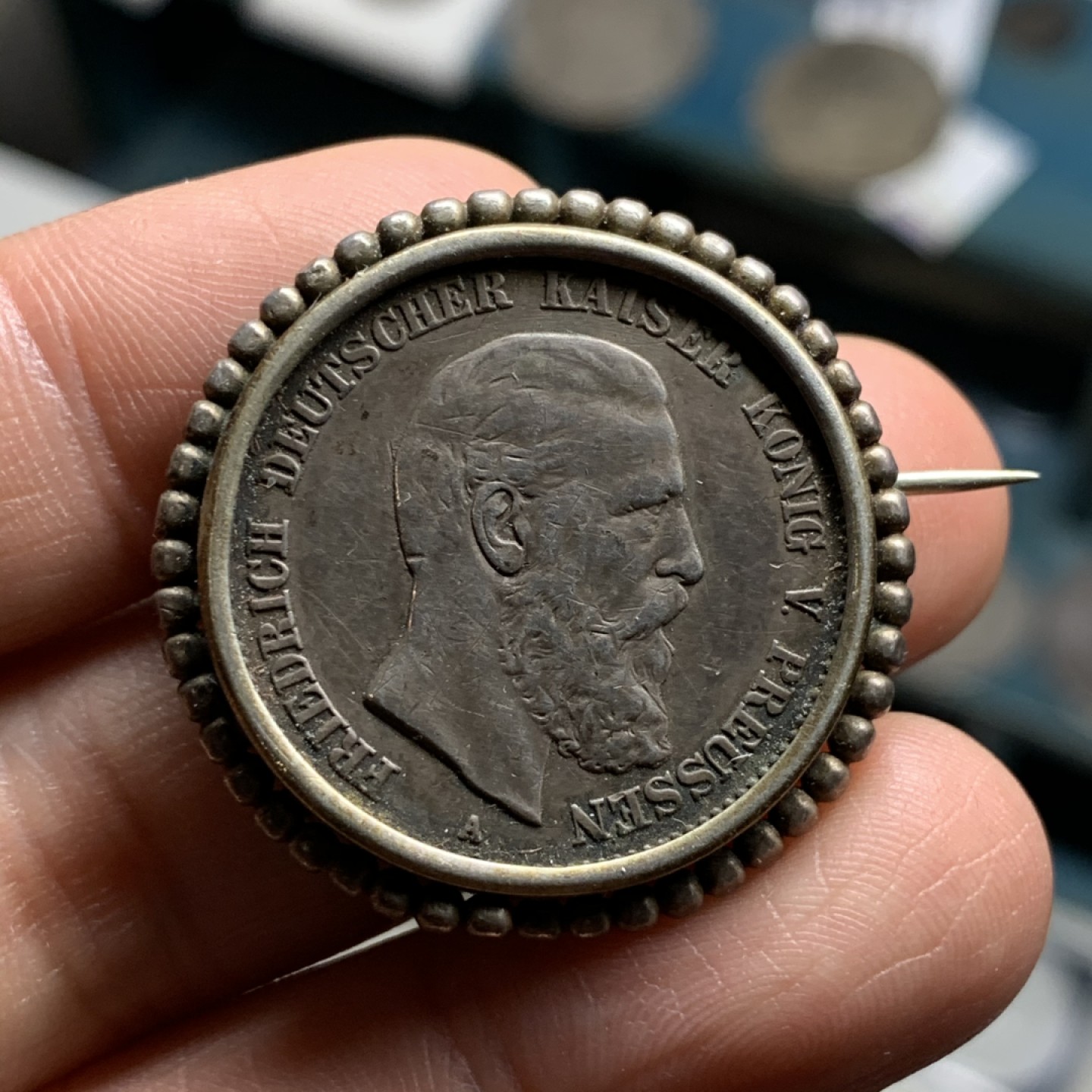 《竞宝斋》第34，35场-本周日，周一2场连拍（全场顺丰包邮） 德国普鲁士1888年三皇之年2马克 银币 做胸针