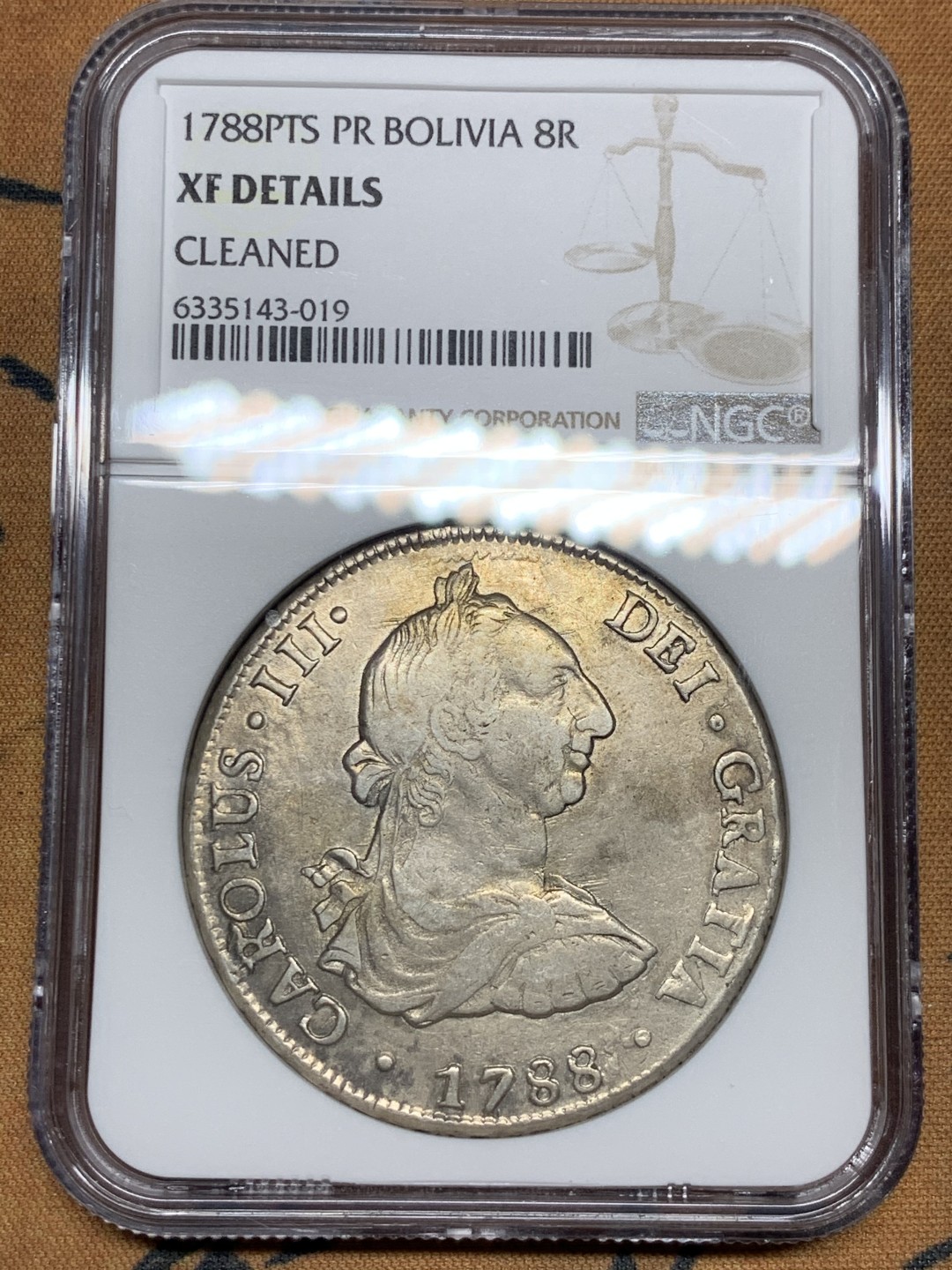 《竞宝斋》第34，35场-本周日，周一2场连拍（全场顺丰包邮） NGC 评级 玻利维亚 1788年 卡三 8里亚尔 双柱银币 超大直径