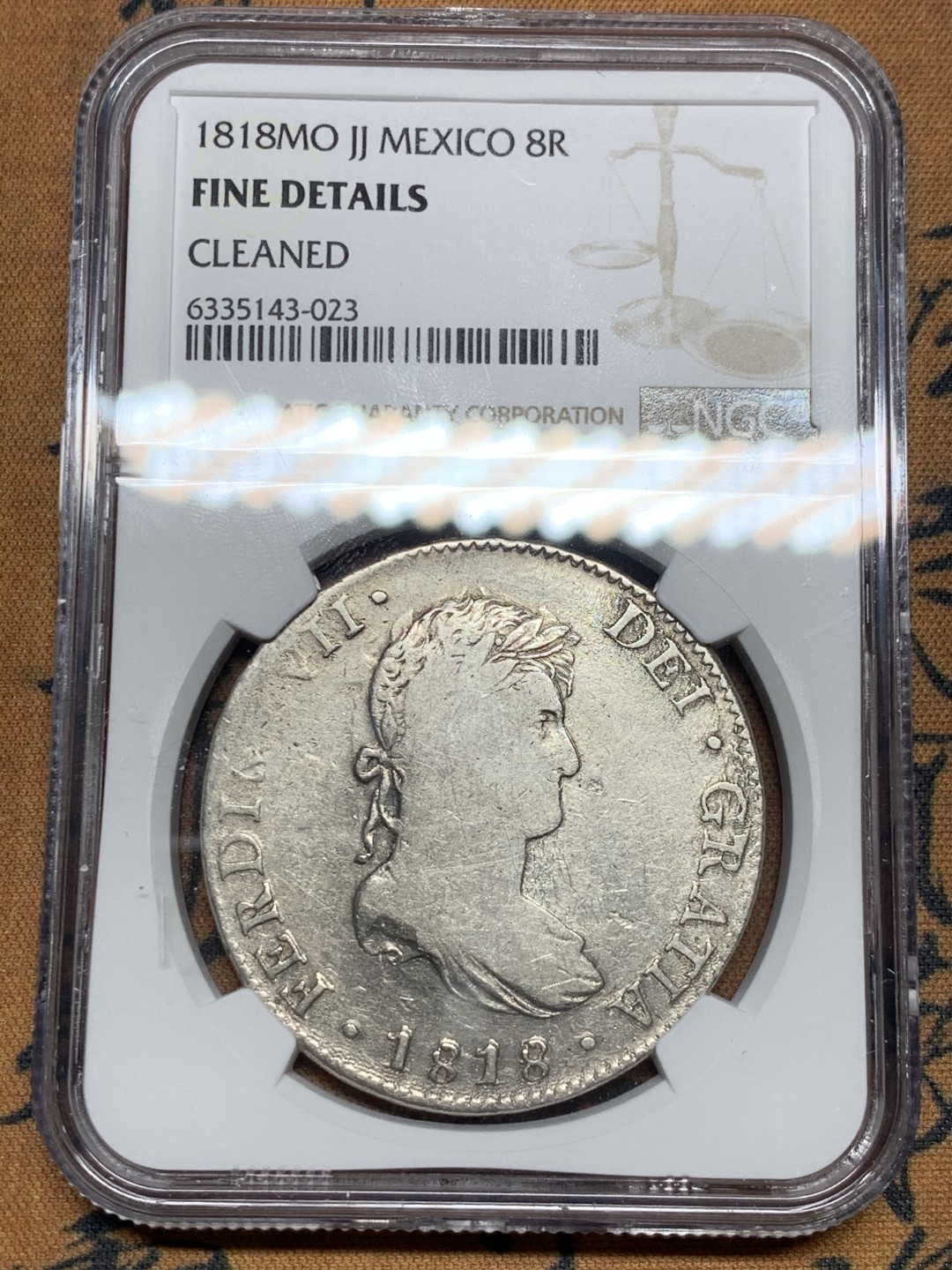 《竞宝斋》第34，35场-本周日，周一2场连拍（全场顺丰包邮） NGC 评级 墨西哥 1818年 费七 8里亚尔 双柱银币