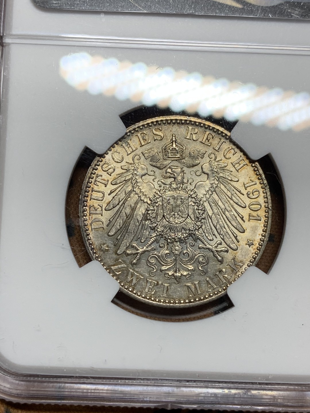 《竞宝斋》第34，35场-本周日，周一2场连拍（全场顺丰包邮） NGC-MS61 德国普鲁士 1901年 200周年纪念 2马克 老包浆带光 非常漂亮