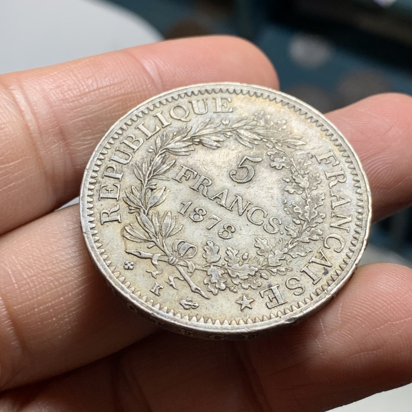 《竞宝斋》第34，35场-本周日，周一2场连拍（全场顺丰包邮） 法国1878-K年 稀少年份 大力神 5法郎 带彩包浆银币 边有小磕