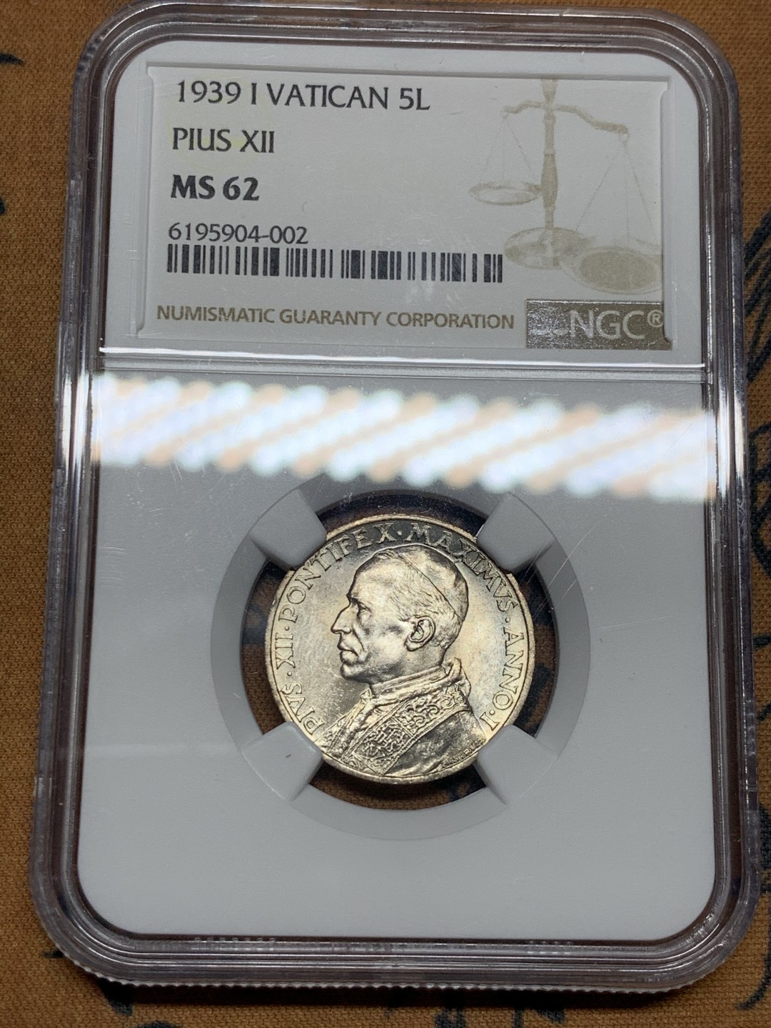 《竞宝斋》第34，35场-本周日，周一2场连拍（全场顺丰包邮） NGC MS62 梵蒂冈1939年5里拉银币