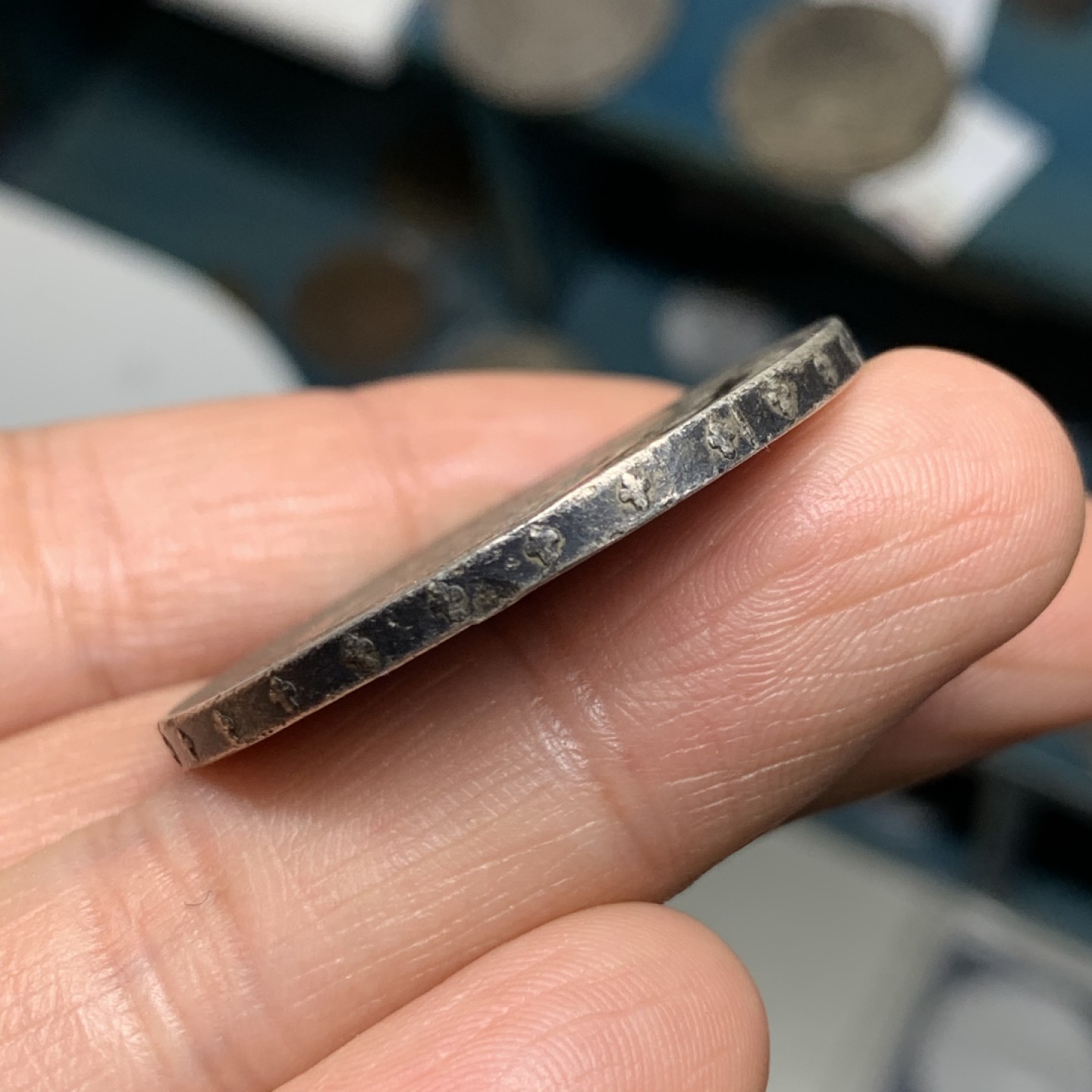 《竞宝斋》第34，35场-本周日，周一2场连拍（全场顺丰包邮） 西班牙1888年阿方索十三世5比塞塔双柱银币 五彩包浆 发财年份