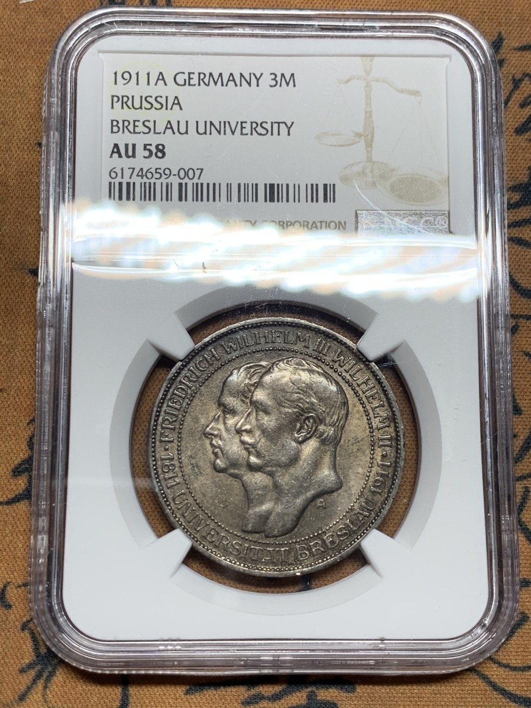 《竞宝斋》第34，35场-本周日，周一2场连拍（全场顺丰包邮） NGC-AU58 德国普鲁士 1911年 柏林大学 3马克 银币 非常漂亮的包浆