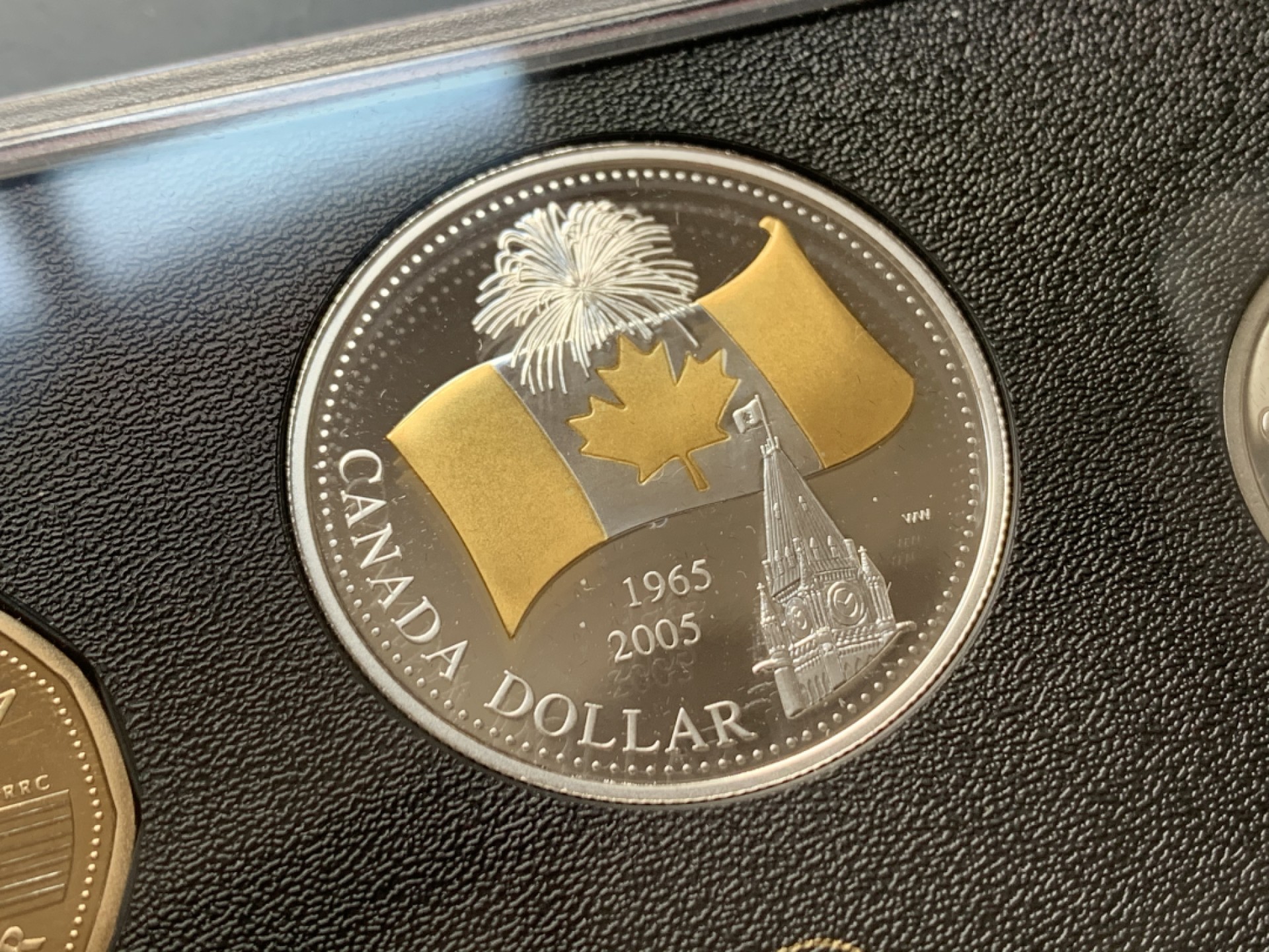 《竞宝斋》第34，35场-本周日，周一2场连拍（全场顺丰包邮） 加拿大2005年8枚套精制纪念币国旗40周年纪念 