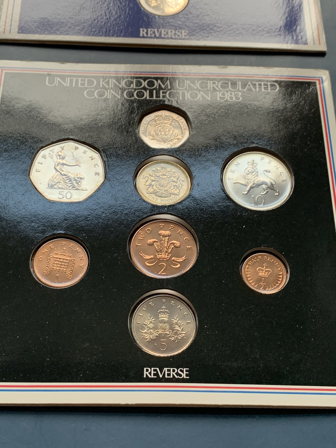 《竞宝斋》第34，35场-本周日，周一2场连拍（全场顺丰包邮） 原封装英国 1983 和1984年 8枚套 卡装套币 完美状态