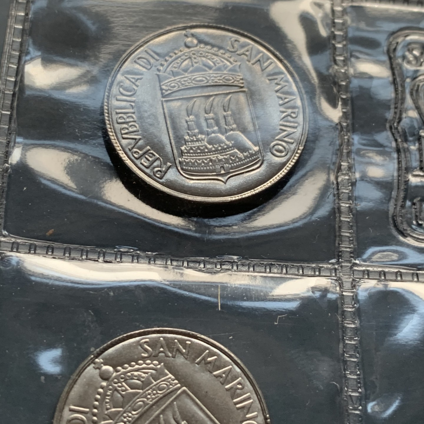 《竞宝斋》第34，35场-本周日，周一2场连拍（全场顺丰包邮） 原盒证书 圣马力诺1973年 8枚封装 500里拉是银币 完美状态