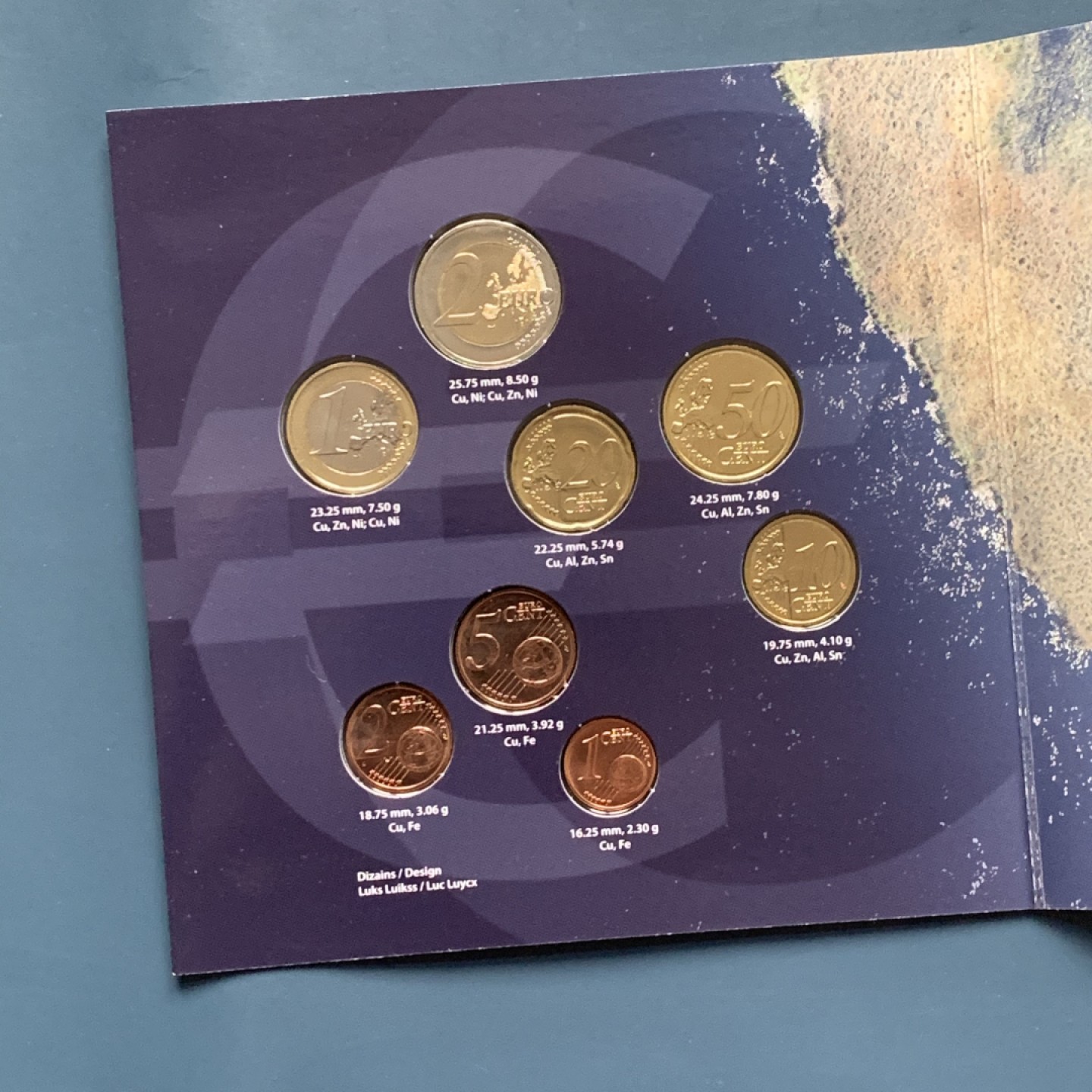 《竞宝斋》第34，35场-本周日，周一2场连拍（全场顺丰包邮） 拉脱维亚 2014年 MS级欧元套币册，造币厂官方包装，品相特别好，少见套币，含经典民族少女头像币