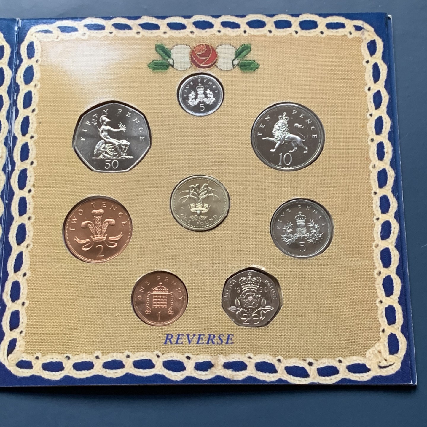 《竞宝斋》第34，35场-本周日，周一2场连拍（全场顺丰包邮） 原封装英国 1990年 8枚套 卡装套币 较少