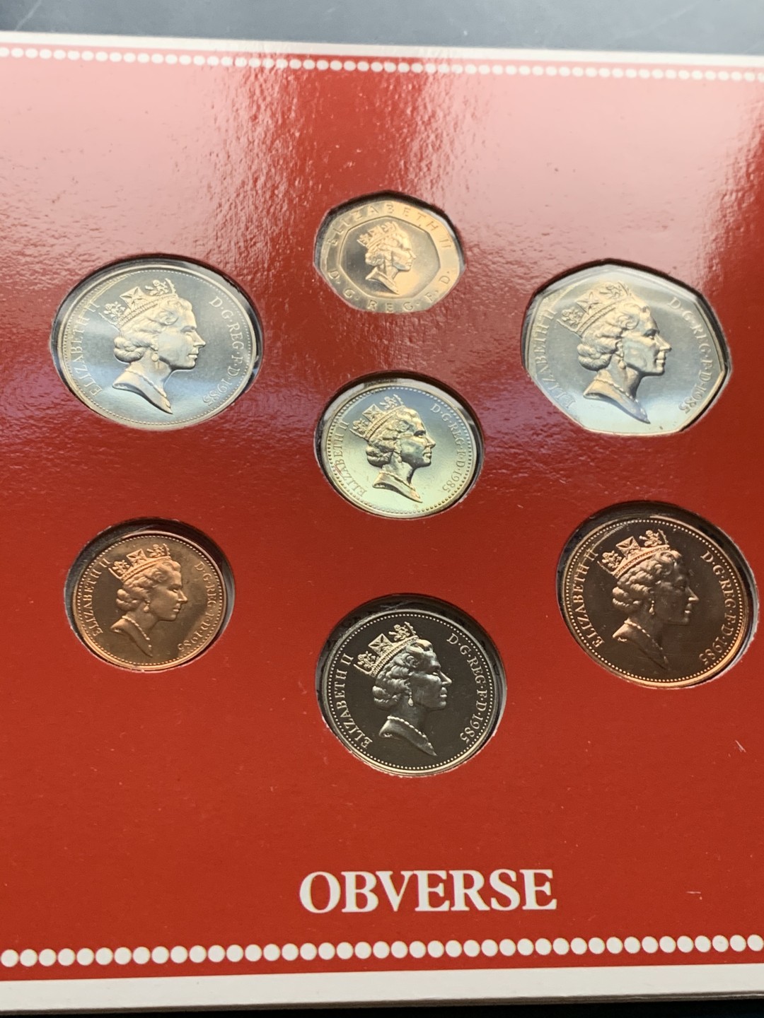 《竞宝斋》第34，35场-本周日，周一2场连拍（全场顺丰包邮） 原封装英国 1985 和1987年 7枚套 卡装套币 完美状态