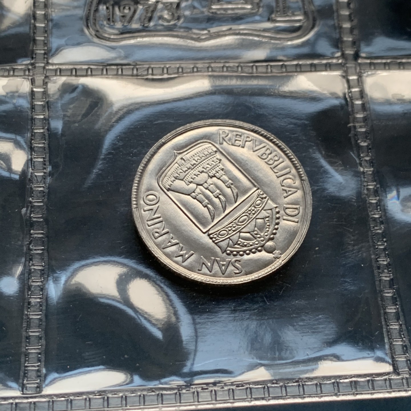 《竞宝斋》第34，35场-本周日，周一2场连拍（全场顺丰包邮） 原盒证书 圣马力诺1973年 8枚封装 500里拉是银币 完美状态