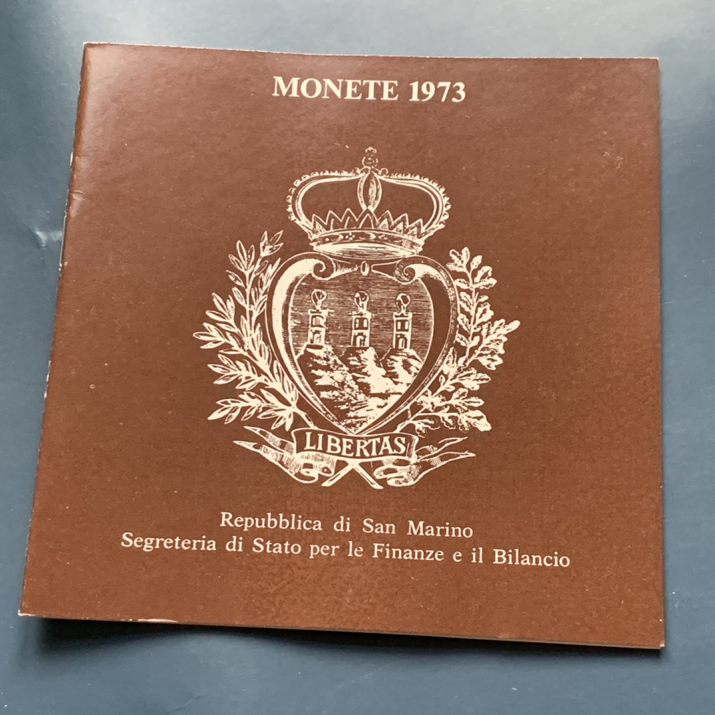 《竞宝斋》第34，35场-本周日，周一2场连拍（全场顺丰包邮） 原盒证书 圣马力诺1973年 8枚封装 500里拉是银币 完美状态