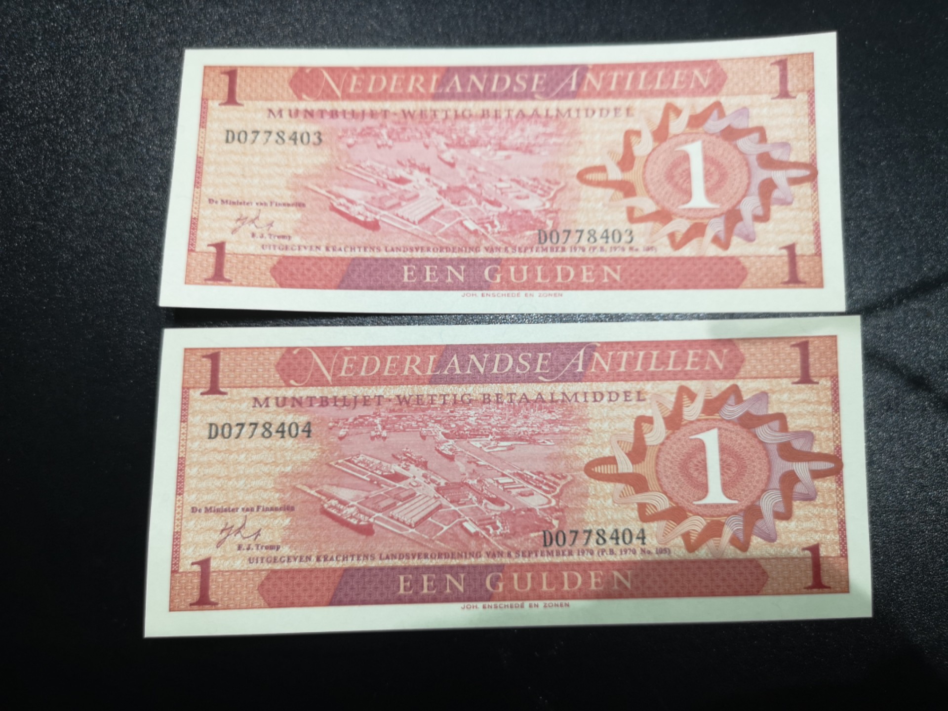 《外钞收藏家》第一百六十九期拍卖（本期65件） 1970年荷属安第列斯群岛 1盾连号两张 全新UNC