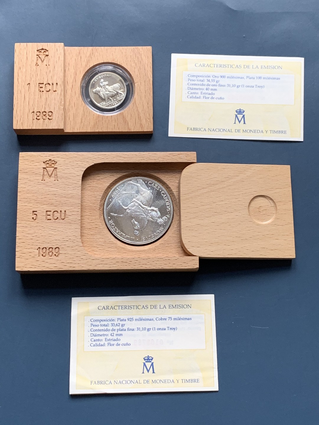 《竞宝斋》第34，35场-本周日，周一2场连拍（全场顺丰包邮） 原盒证书 西班牙1989年 骑牛 1埃古 6.72克 和 5埃古 33.62克 大小银币一对 非常漂亮