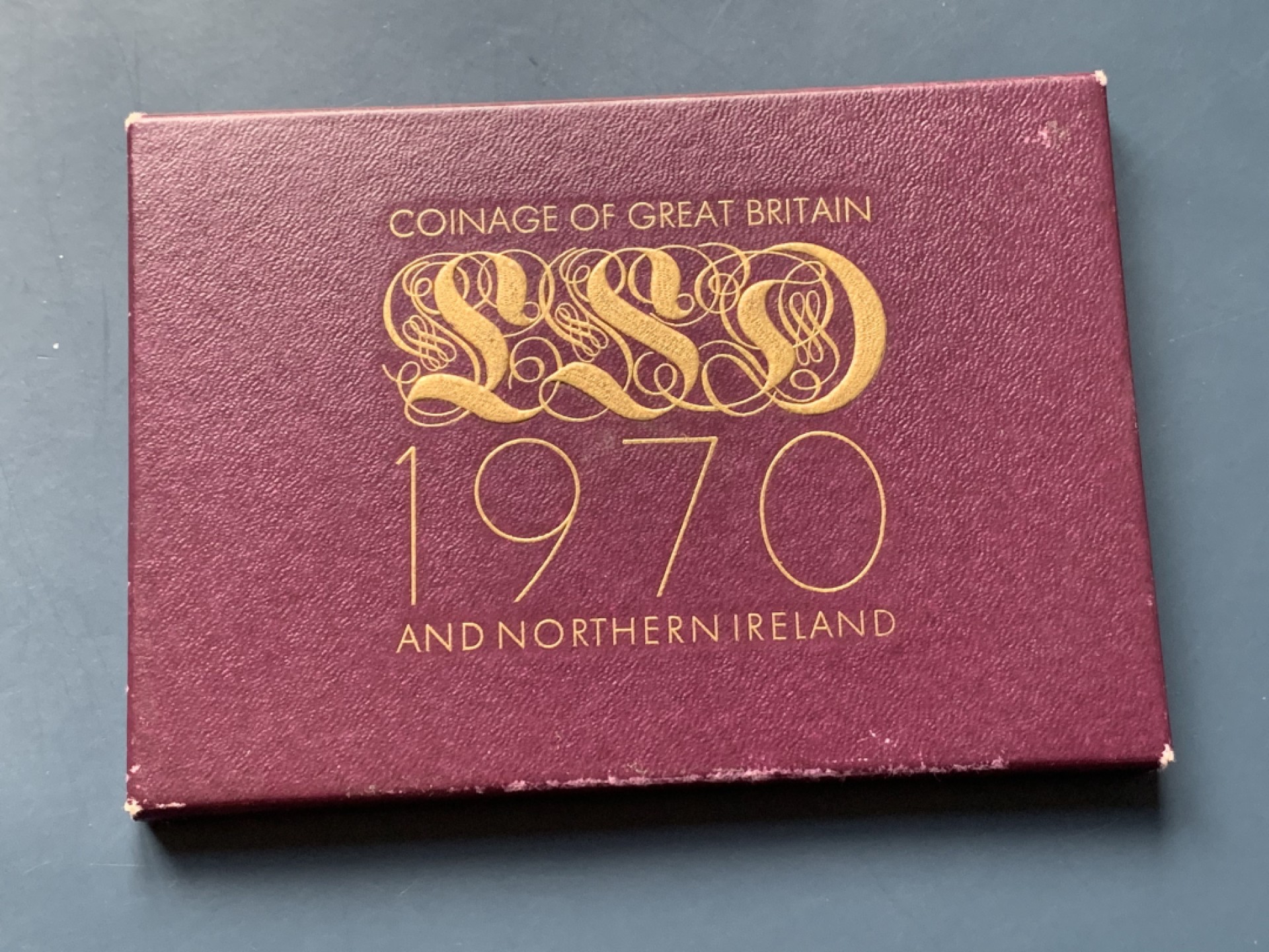 《竞宝斋》第34，35场-本周日，周一2场连拍（全场顺丰包邮） 原盒证书英国1970年8枚币和1枚章 精铸套币 较少年份 完美状态