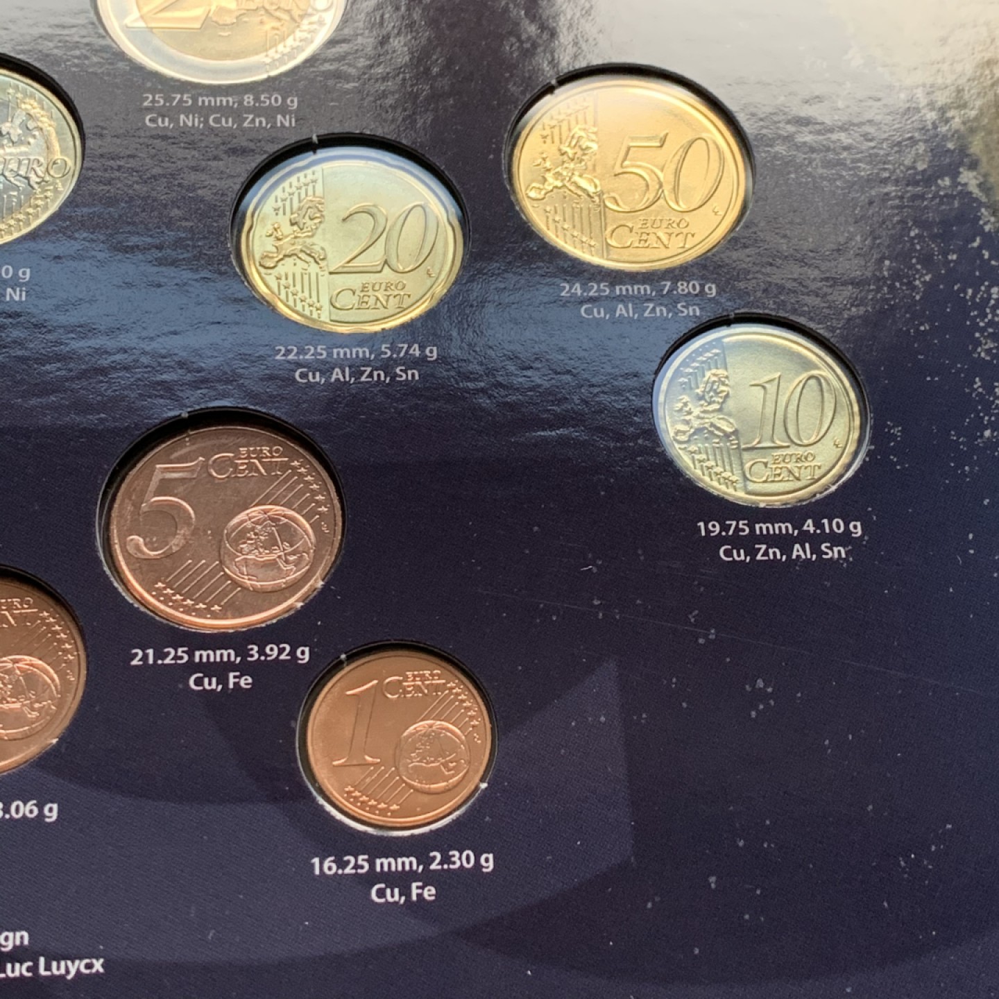 《竞宝斋》第34，35场-本周日，周一2场连拍（全场顺丰包邮） 拉脱维亚 2014年 MS级欧元套币册，造币厂官方包装，品相特别好，少见套币，含经典民族少女头像币