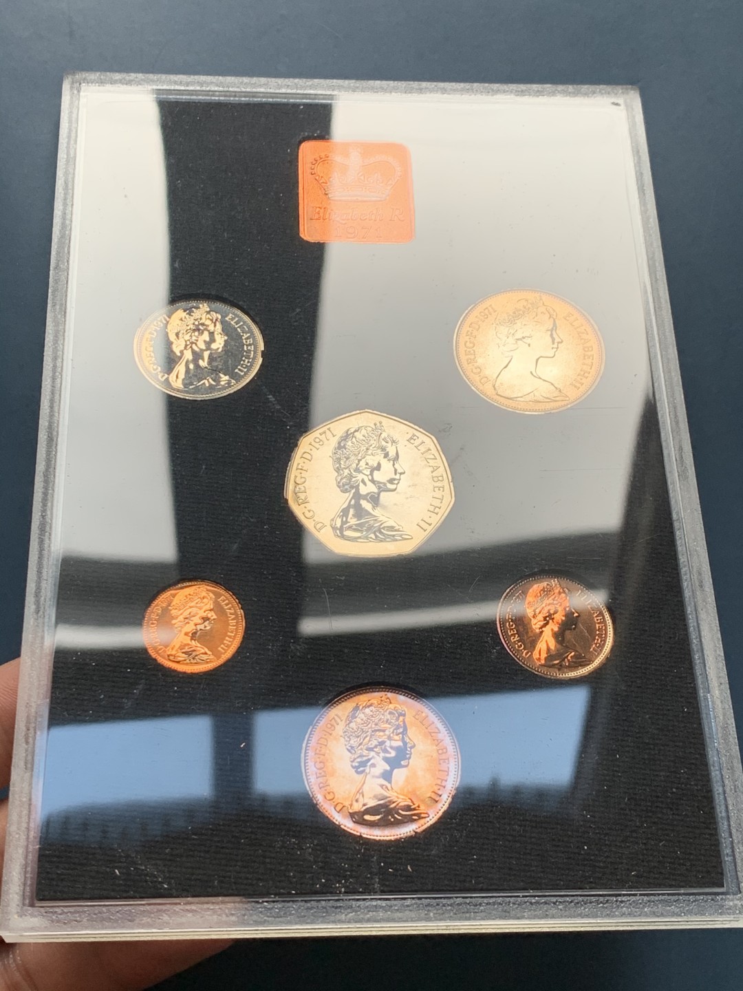 《竞宝斋》第34，35场-本周日，周一2场连拍（全场顺丰包邮） 原盒英国1971年6枚币和1枚章 精铸套币 完美状态