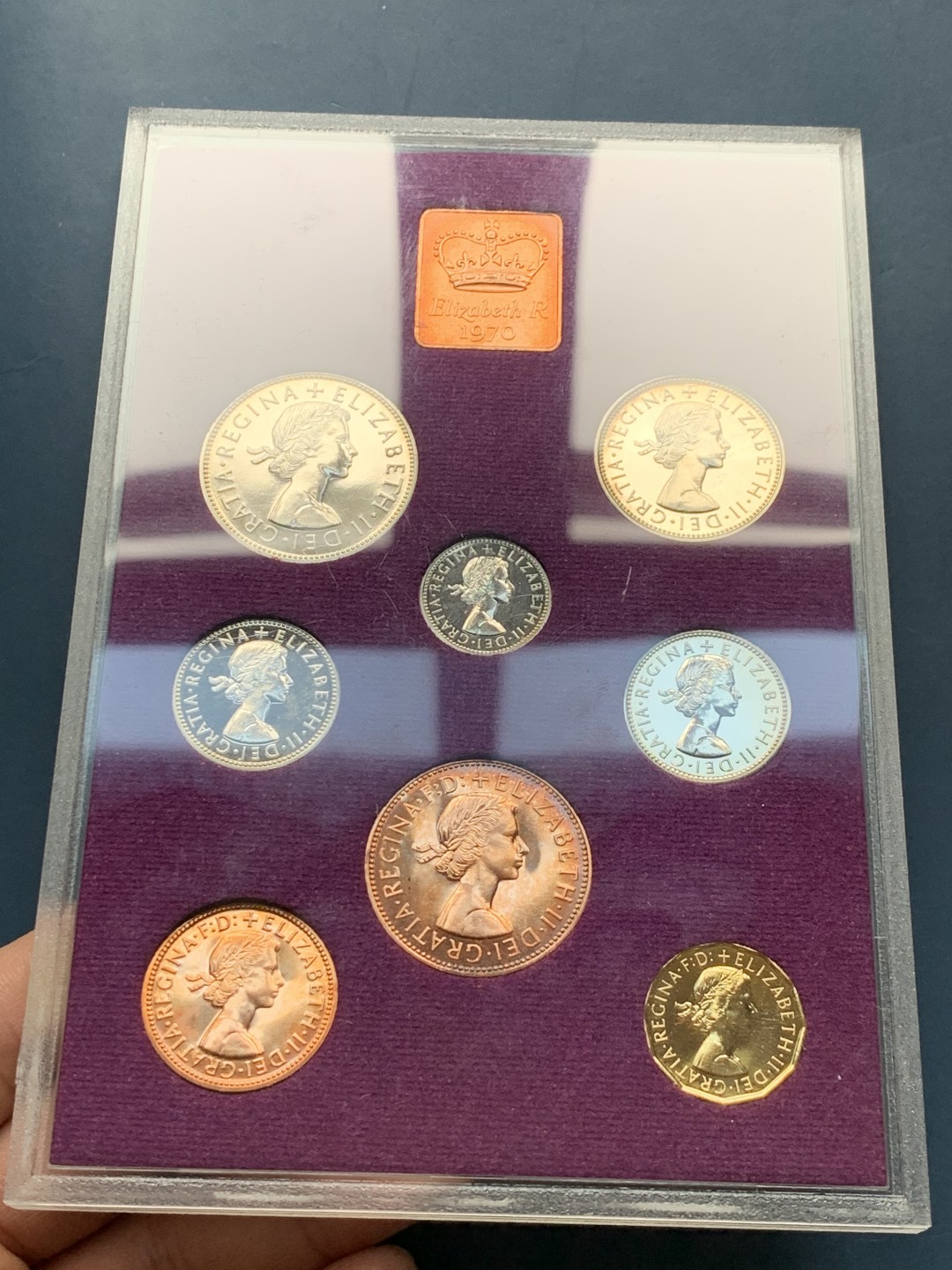 《竞宝斋》第34，35场-本周日，周一2场连拍（全场顺丰包邮） 原盒证书英国1970年8枚币和1枚章 精铸套币 较少年份 完美状态