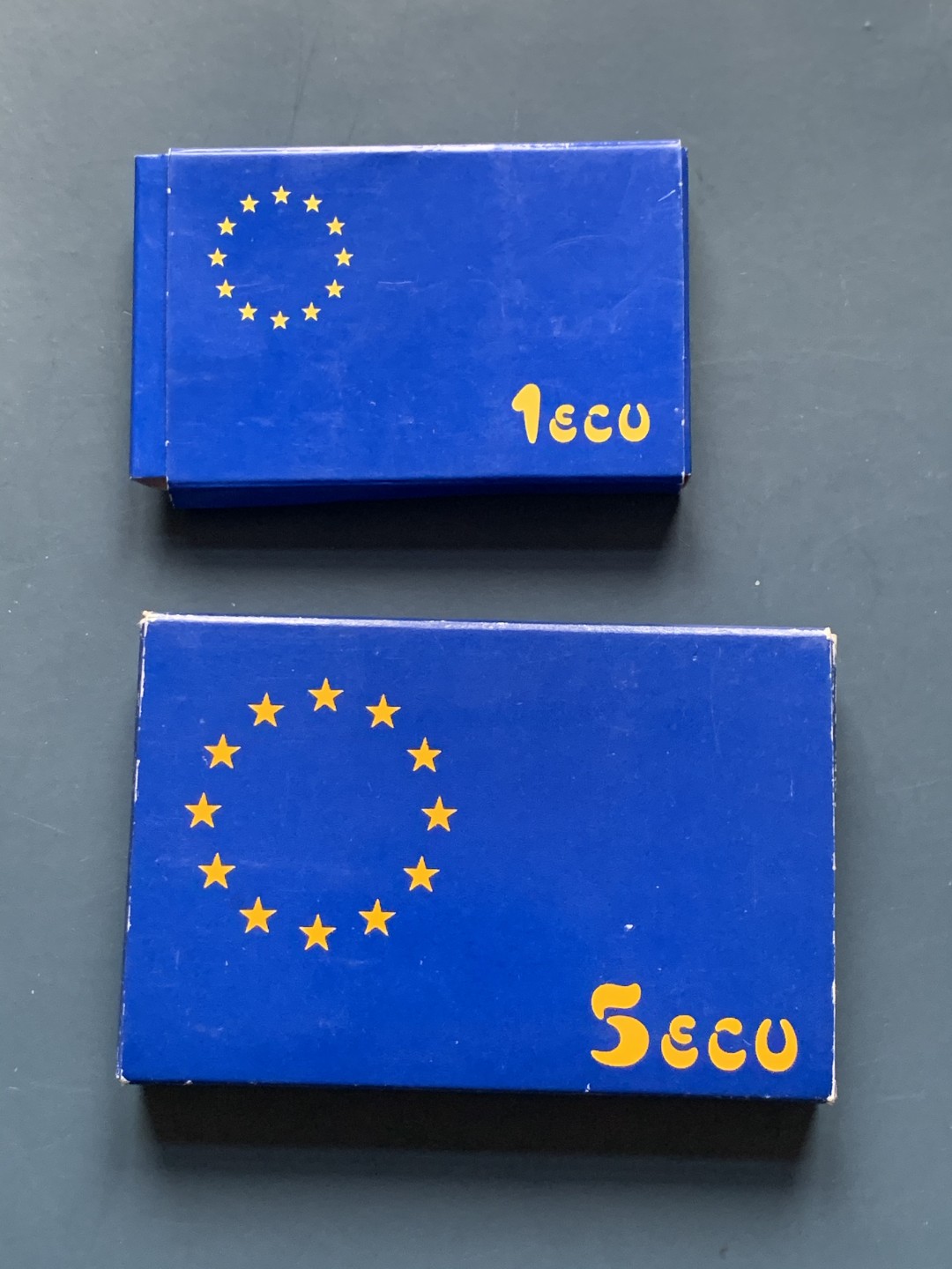 《竞宝斋》第34，35场-本周日，周一2场连拍（全场顺丰包邮） 原盒证书 西班牙1989年 骑牛 1埃古 6.72克 和 5埃古 33.62克 大小银币一对 非常漂亮