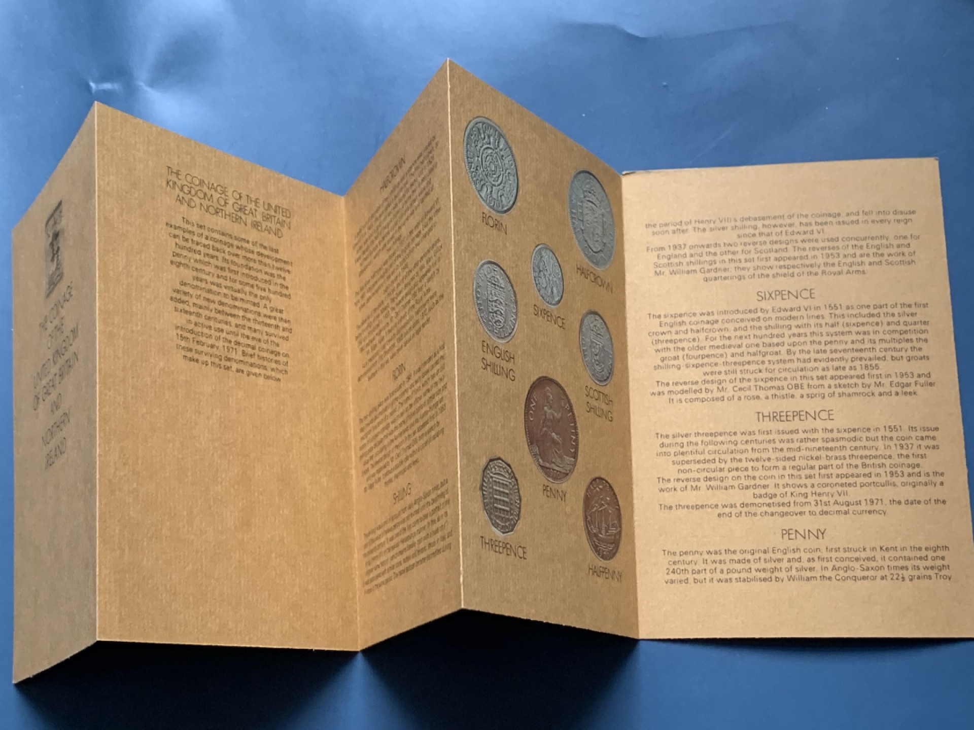 《竞宝斋》第34，35场-本周日，周一2场连拍（全场顺丰包邮） 原盒证书英国1970年8枚币和1枚章 精铸套币 较少年份 完美状态