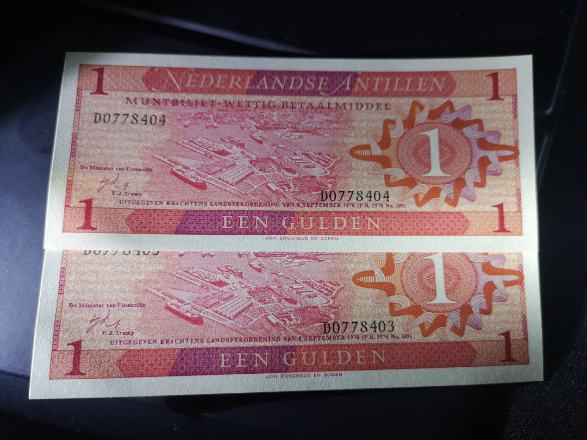 《外钞收藏家》第一百六十九期拍卖（本期65件） 1970年荷属安第列斯群岛 1盾连号两张 全新UNC