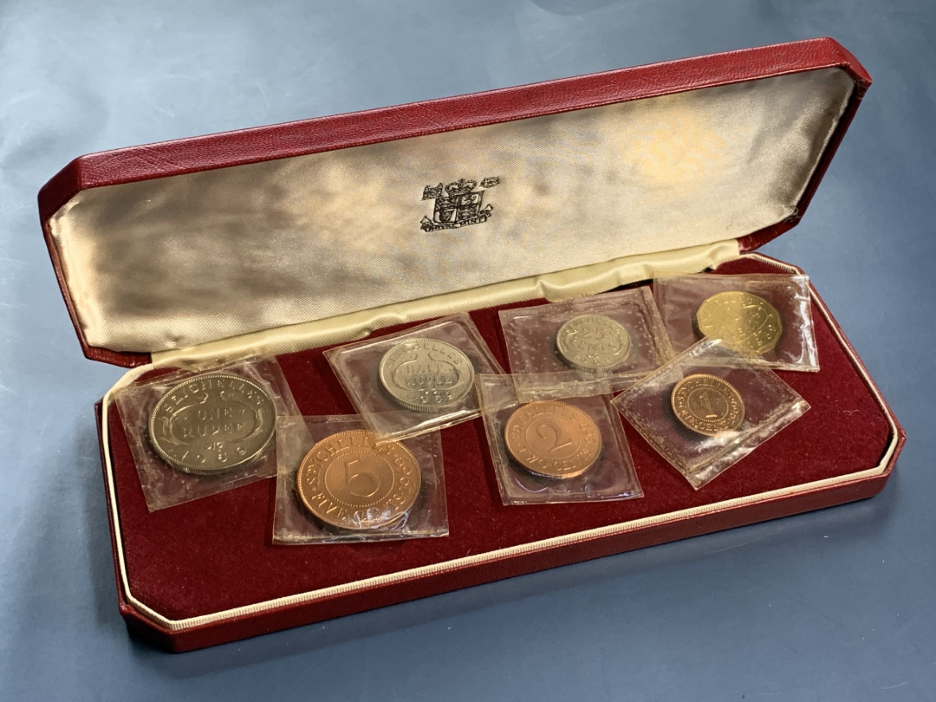 《竞宝斋》第34，35场-本周日，周一2场连拍（全场顺丰包邮） 1969年英属塞舌尔精制套币全套ps原封原盒 发行量5000