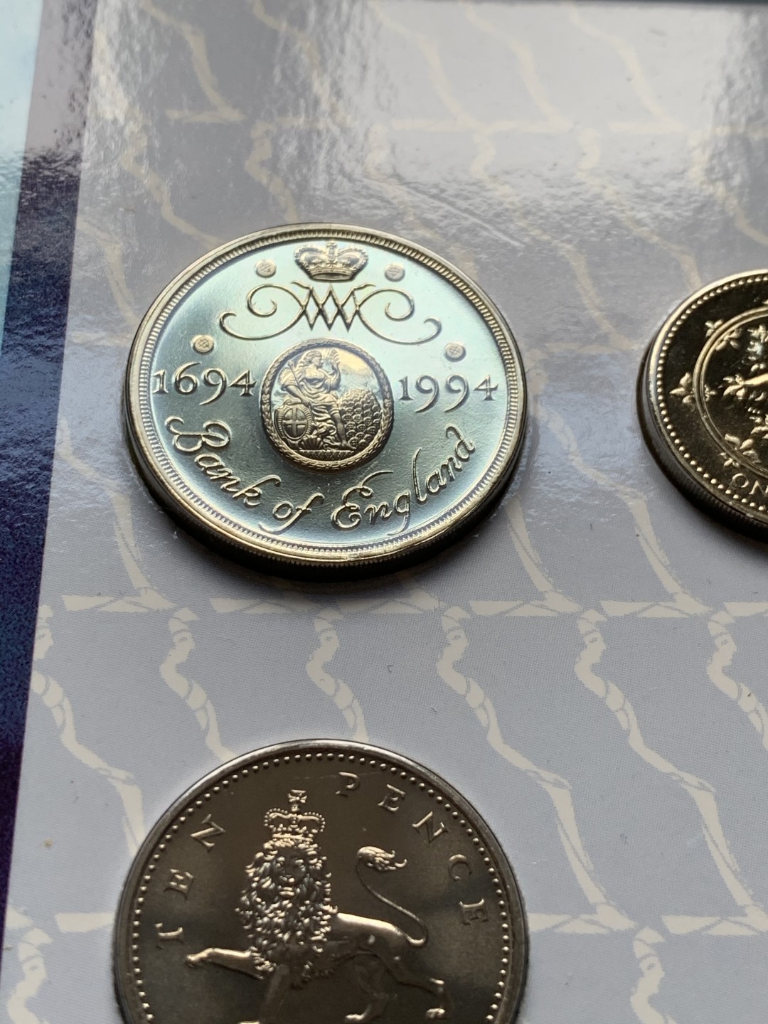 《竞宝斋》第34，35场-本周日，周一2场连拍（全场顺丰包邮） 原封装英国 1988和1994年卡装套币 完美状态