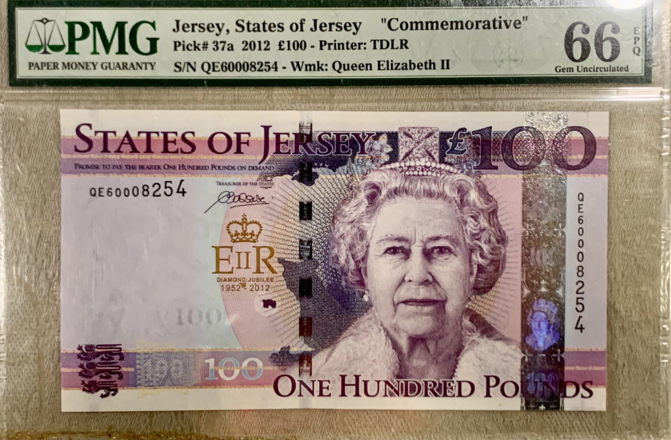 圣域骑士团 | CICE币展&易卜生专场 春天来了 ‼️第三期（2022003） 【女王登基60周年纪念钞】2012年 泽西岛 100镑 PMG66分 P37a QE60冠号 千位号