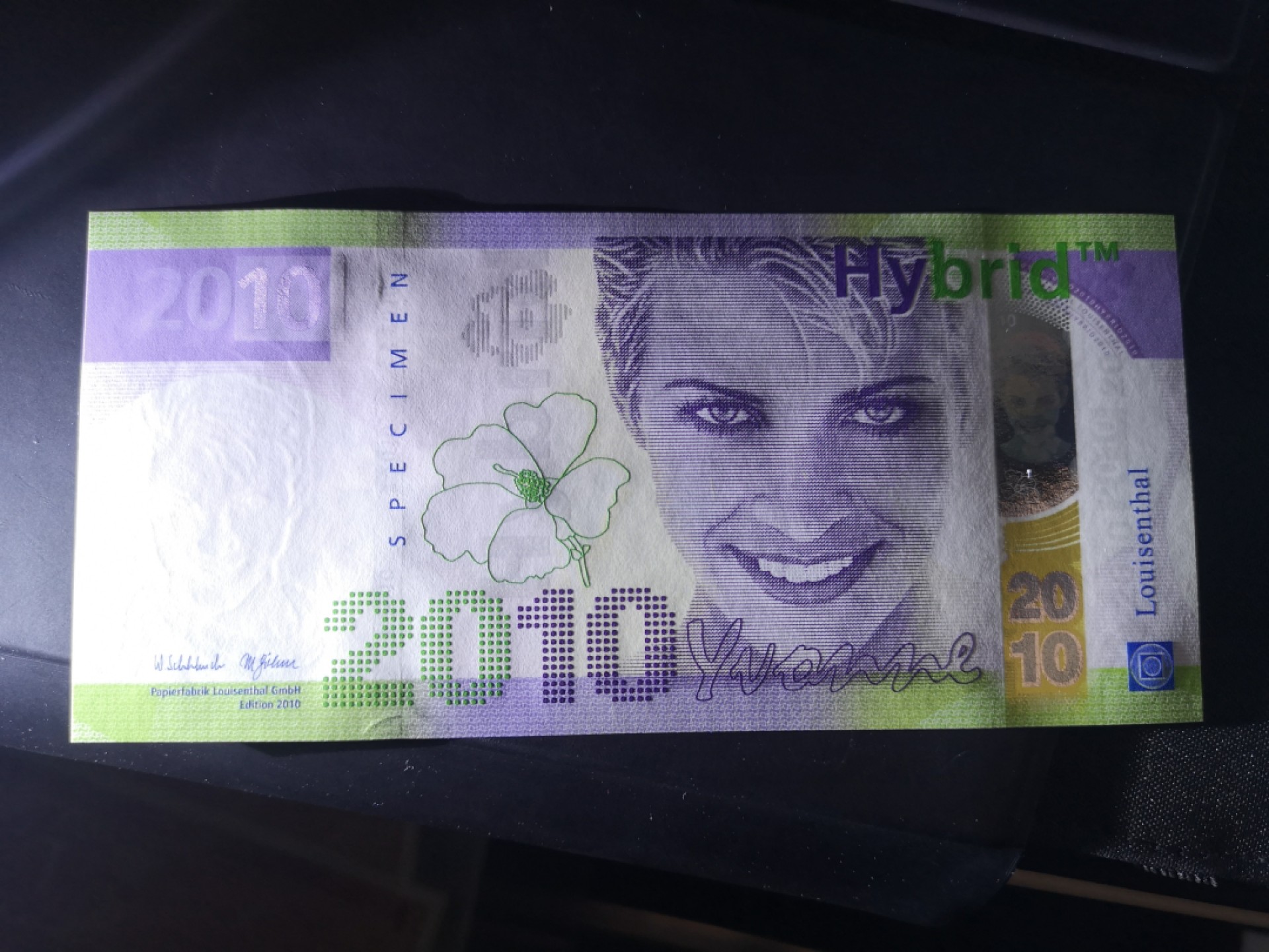 《外钞收藏家》第一百六十七期拍卖 2010年德路伊森塔尔三层复合基材测试钞 全新UNC 号码是顺子