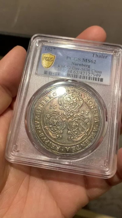 《竞宝斋》第34，35场-本周日，周一2场连拍（全场顺丰包邮） PCGS-MS62 德国 1627年 神圣罗马帝国纽伦堡自由市 1泰勒 稀缺品种 五彩包浆 亚军分 PCGS封面币 非常漂亮