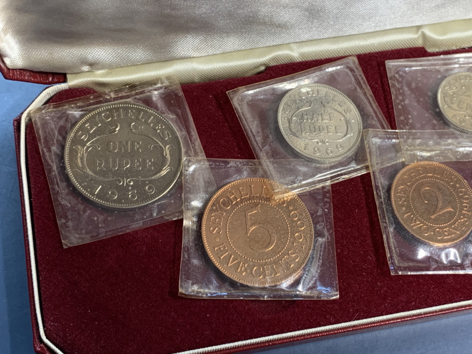 《竞宝斋》第34，35场-本周日，周一2场连拍（全场顺丰包邮） 1969年英属塞舌尔精制套币全套ps原封原盒 发行量5000