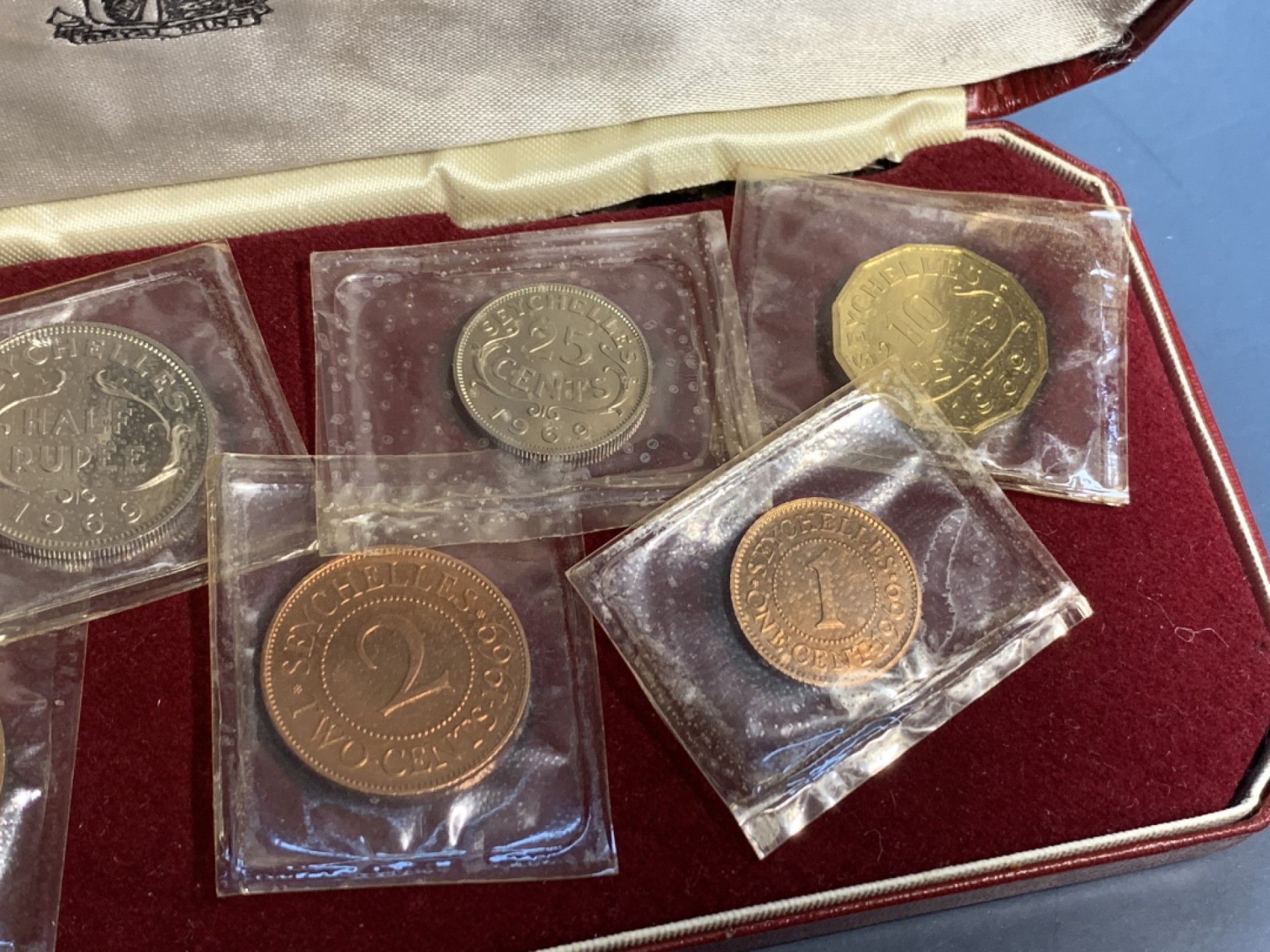 《竞宝斋》第34，35场-本周日，周一2场连拍（全场顺丰包邮） 1969年英属塞舌尔精制套币全套ps原封原盒 发行量5000