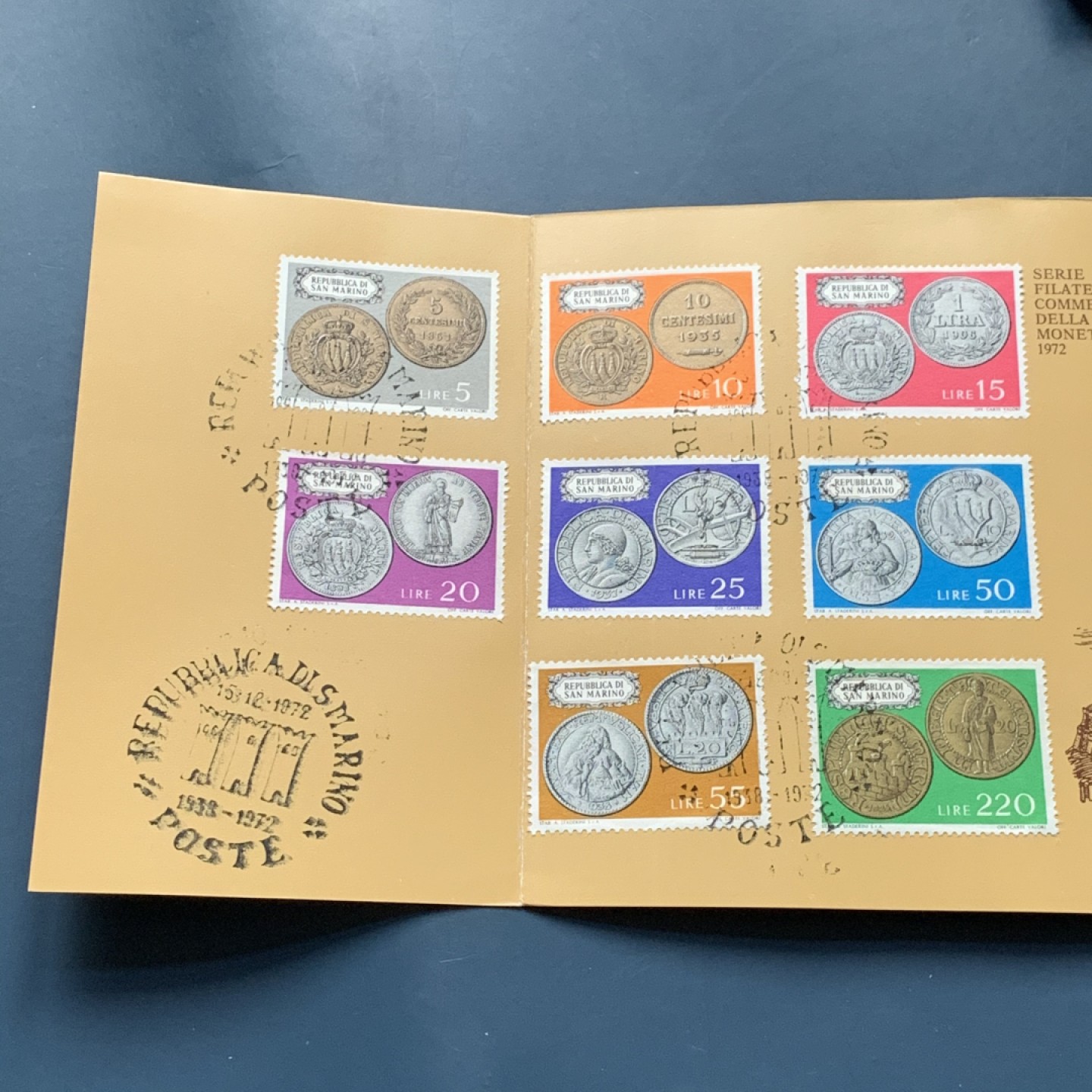 《竞宝斋》第34，35场-本周日，周一2场连拍（全场顺丰包邮） 原盒证书 圣马力诺1972年 8枚封装 500里拉是银币 证书里带全套72年邮票八枚 非常稀少
