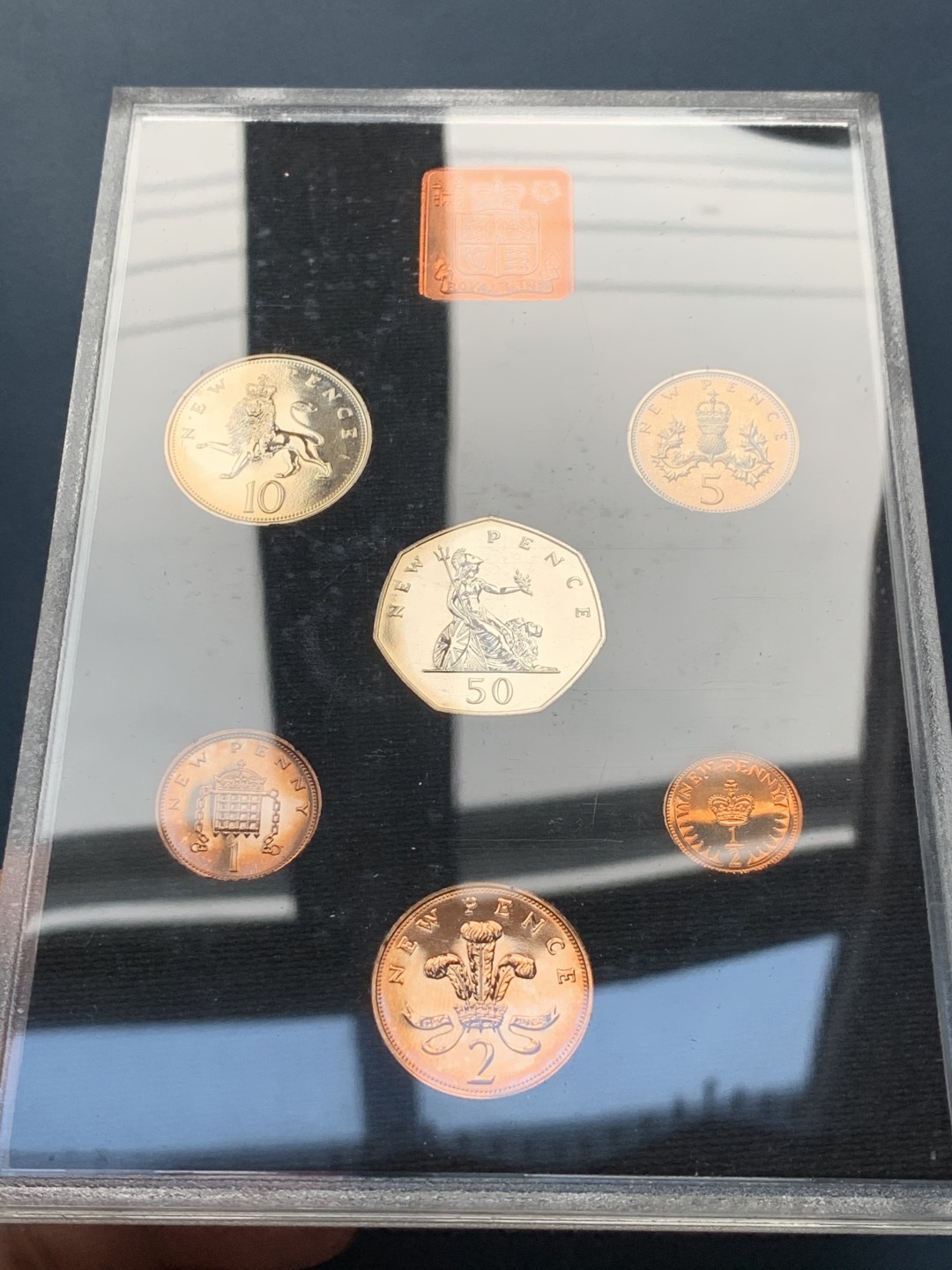 《竞宝斋》第34，35场-本周日，周一2场连拍（全场顺丰包邮） 原盒英国1971年6枚币和1枚章 精铸套币 完美状态