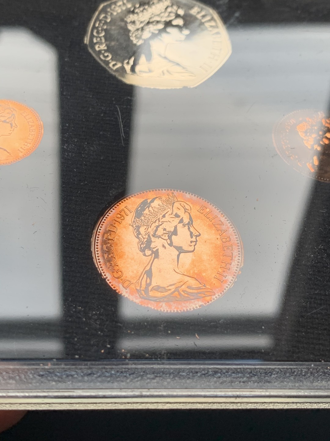 《竞宝斋》第34，35场-本周日，周一2场连拍（全场顺丰包邮） 原盒英国1971年6枚币和1枚章 精铸套币 完美状态