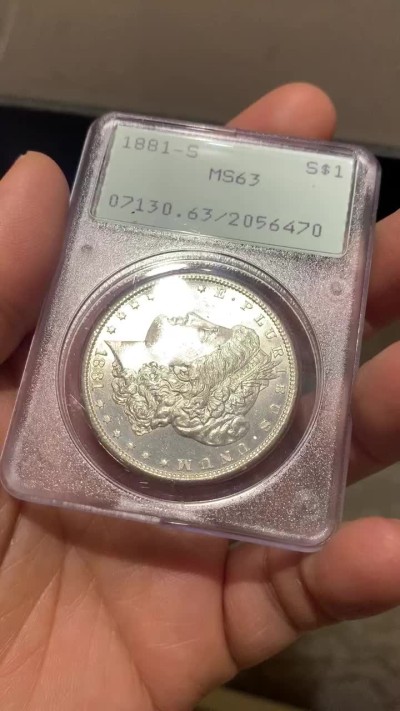 《竞宝斋》第34，35场-本周日，周一2场连拍（全场顺丰包邮） P原始盒子-摇摇乐 PCGS-MS63 美国1881-S 摩根银币 车轮白光 保存的完好
