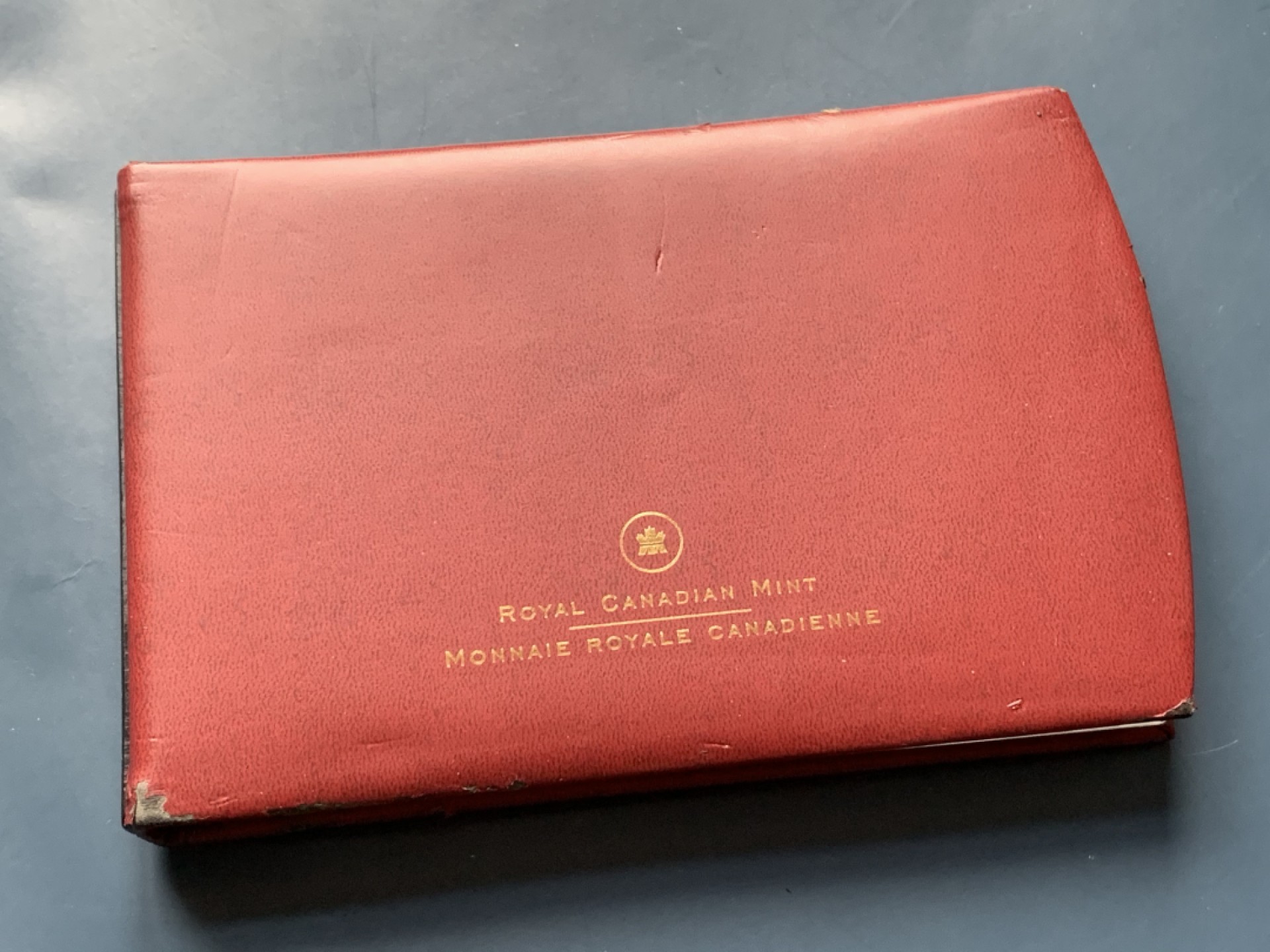 《竞宝斋》第34，35场-本周日，周一2场连拍（全场顺丰包邮） 加拿大2005年8枚套精制纪念币国旗40周年纪念 