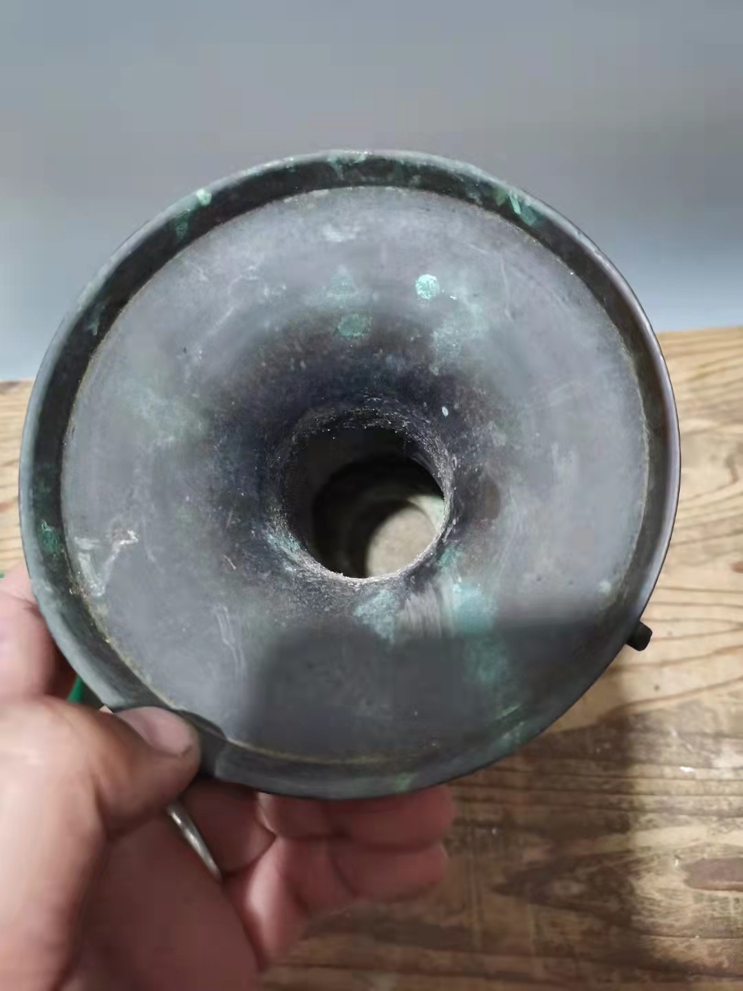 千器雅集—日本回流铜器臻藏 日本回流古董铜器——江户时期浮雕狮子纹青铜觚铜花斛