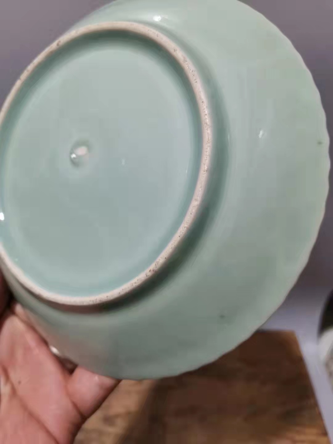 千器雅集—日本回流瓷器臻藏 明治时期豆青釉青瓷墨彩山水高士盘