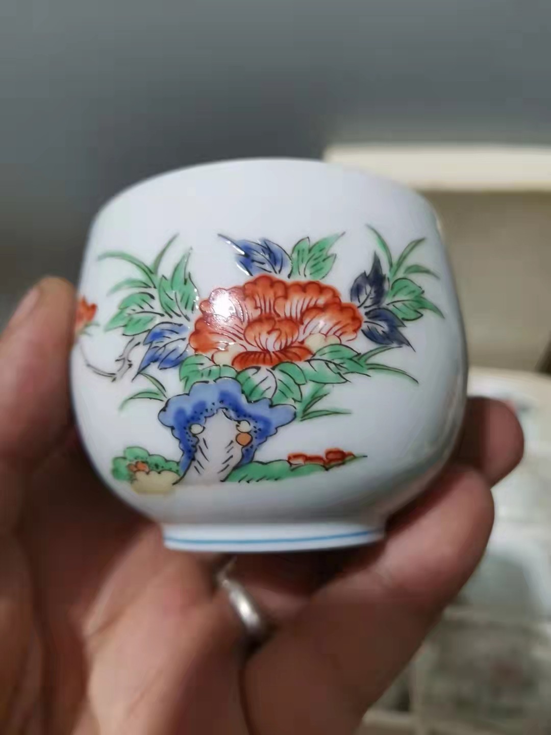 千器雅集—日本回流瓷器臻藏 原盒带底款——昭和时期手绘花卉纹茶杯     一套10个