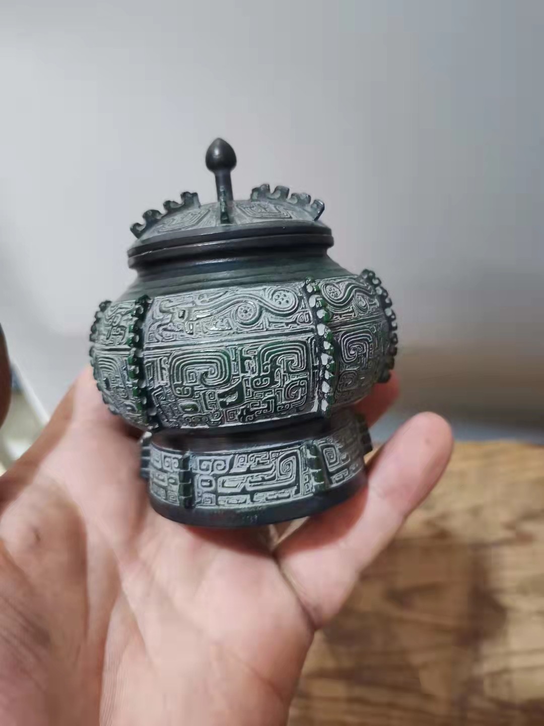 千器雅集—日本回流铜器臻藏 日本回流铜器精品——尚工舍作品  饕鬄纹精工青铜香炉盖炉