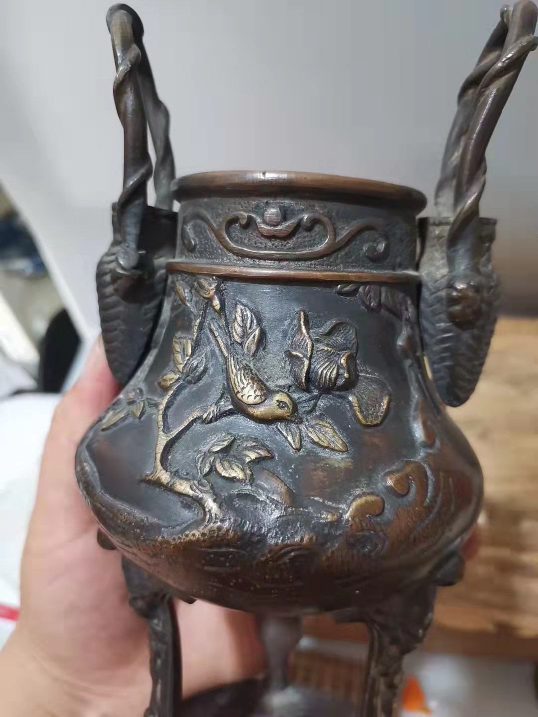 千器雅集—日本回流铜器臻藏 日本回流  昭和时期铜器——浮雕冲天耳三兽腿铜香炉